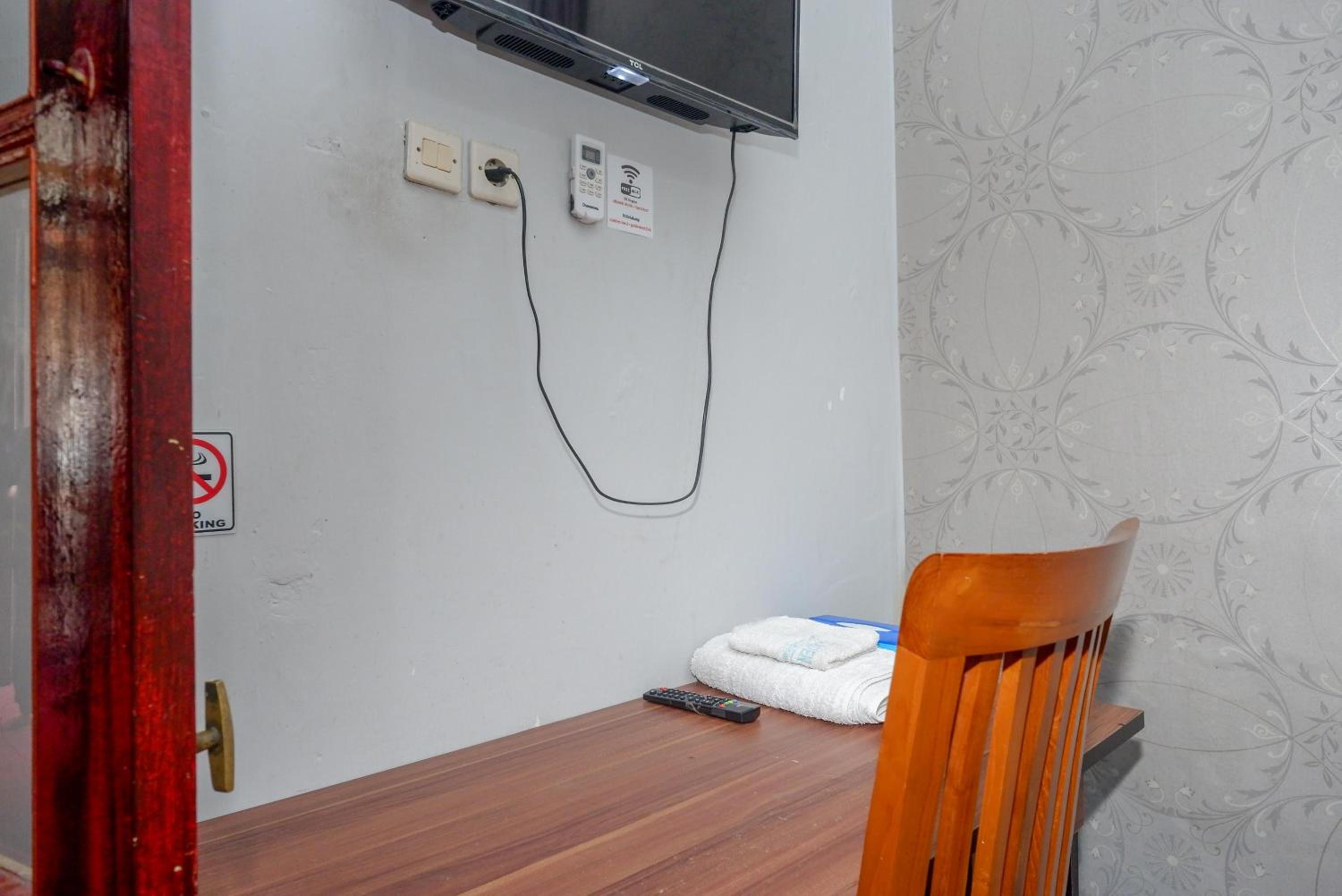 Family Room - Photo 4