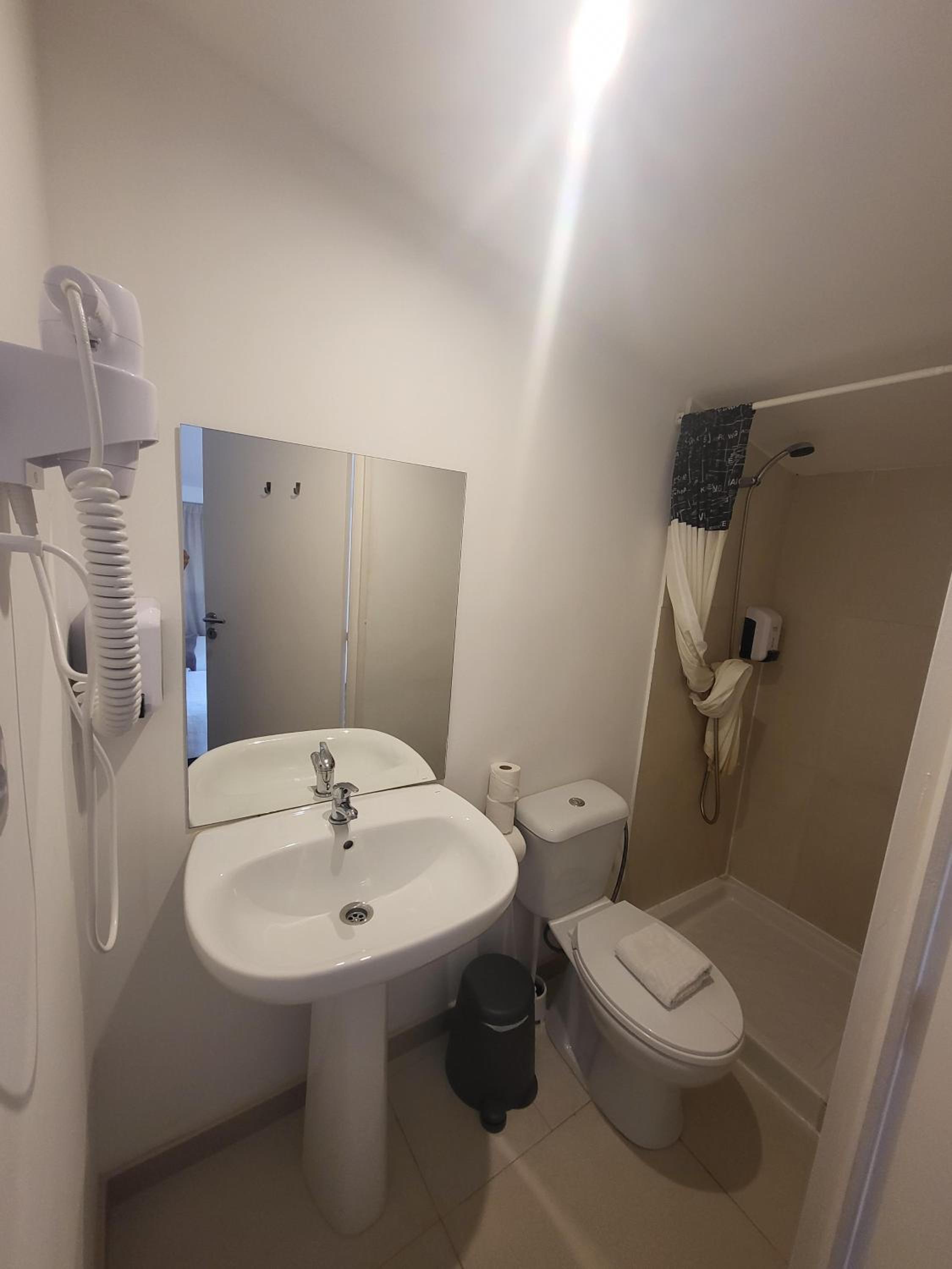 Quadruple Room with Private Bathroom photo 3