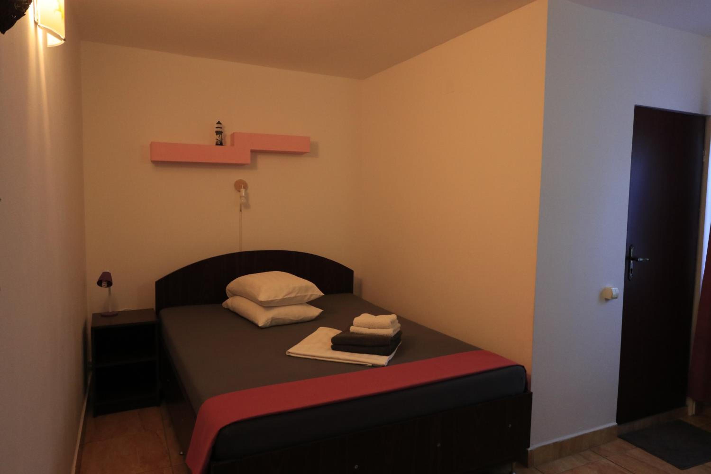 Double Room with Private Bathroom - Photo 3
