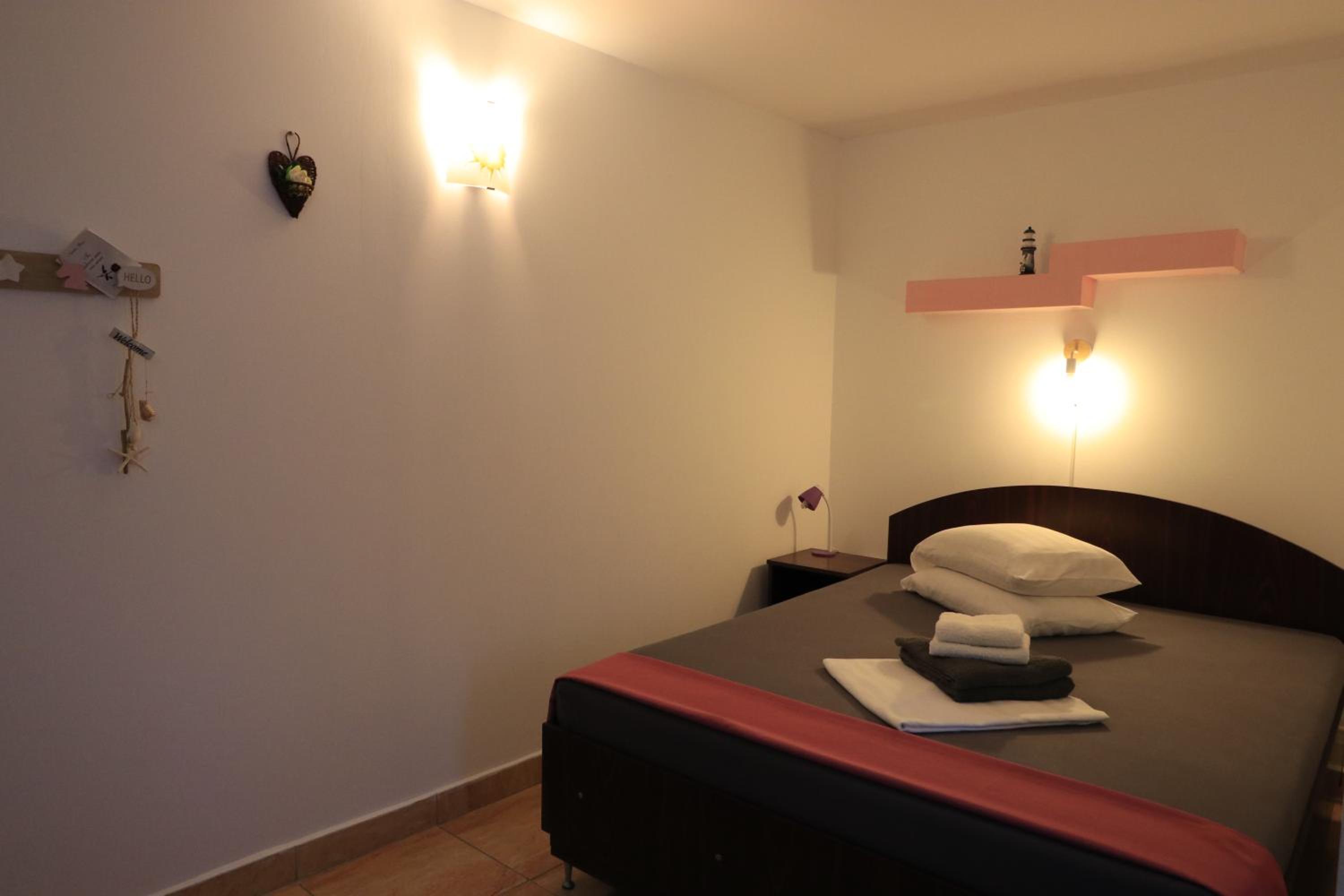 Double Room with Private Bathroom - Photo 1