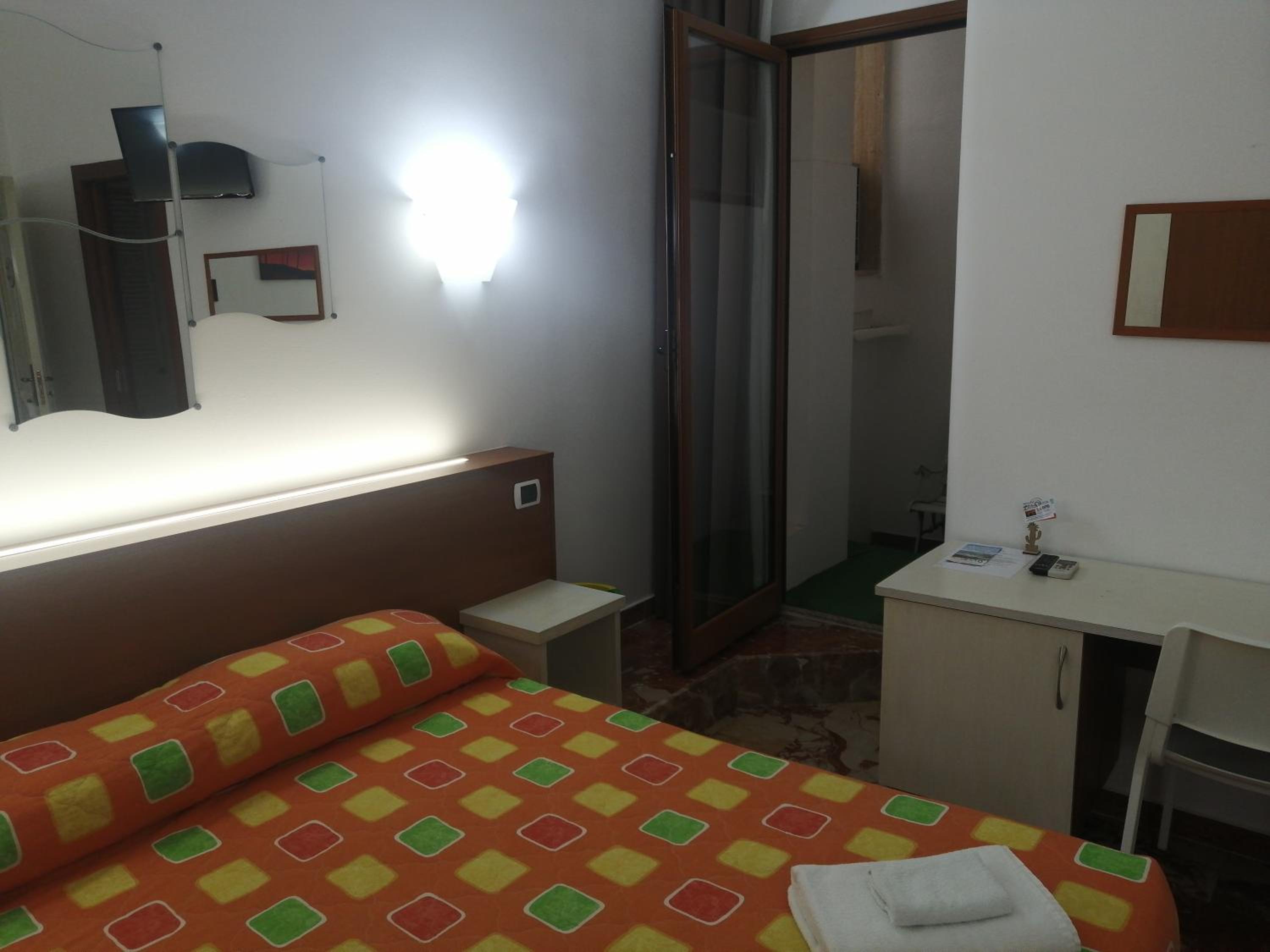 Economy Double Room photo 3