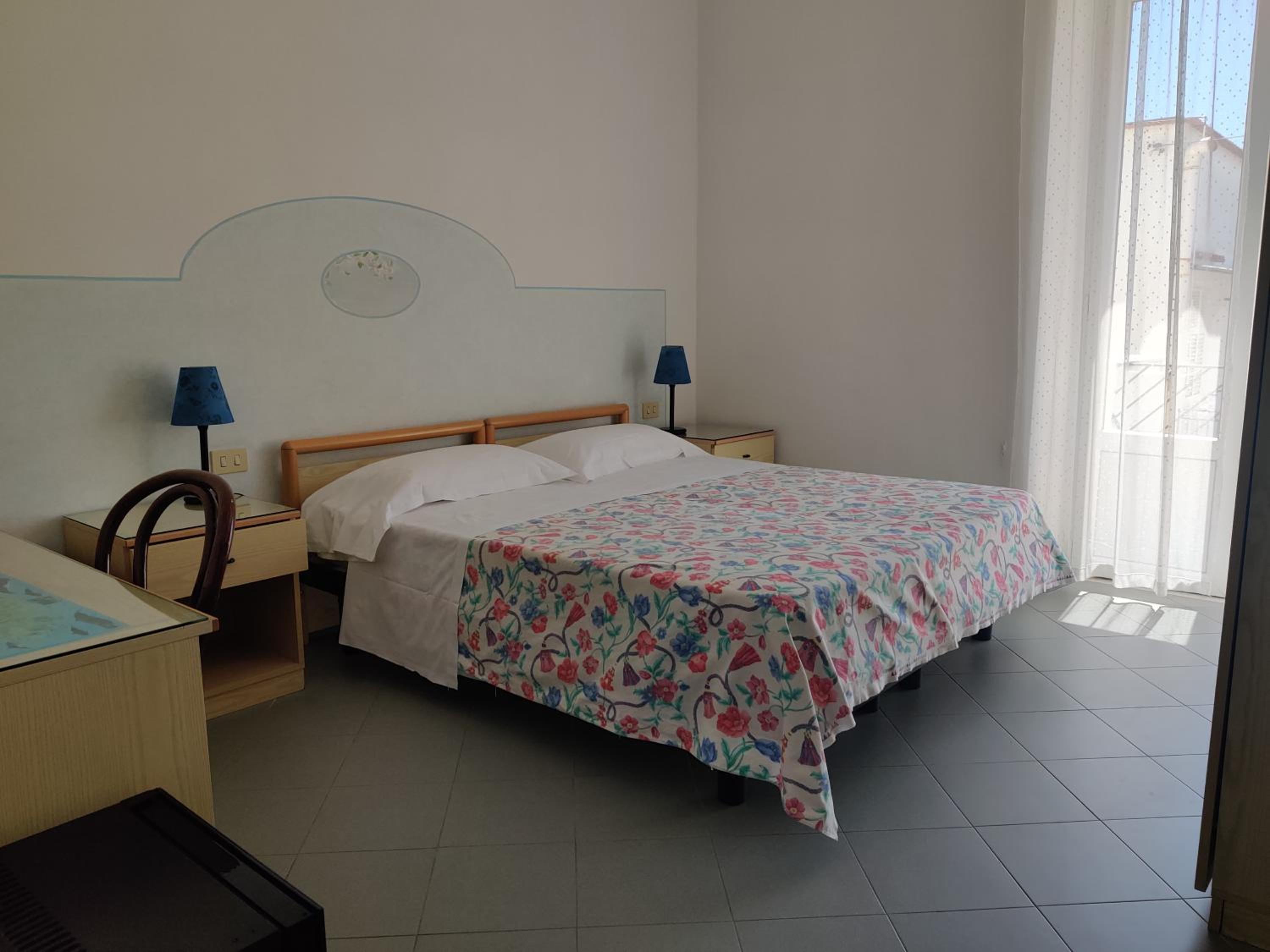 Double or Twin Room with Balcony - Photo 1