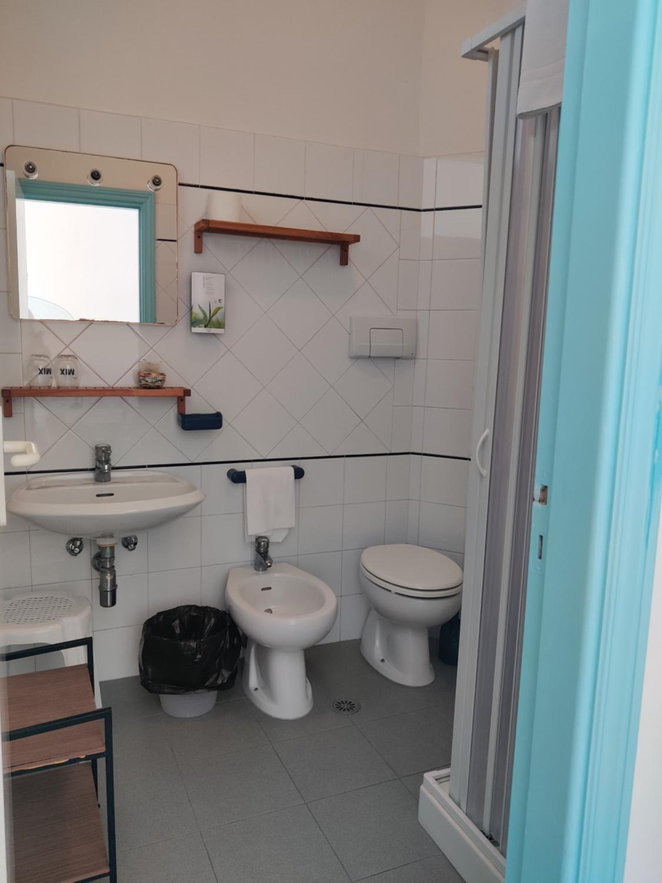 Double or Twin Room with Balcony - Photo 6