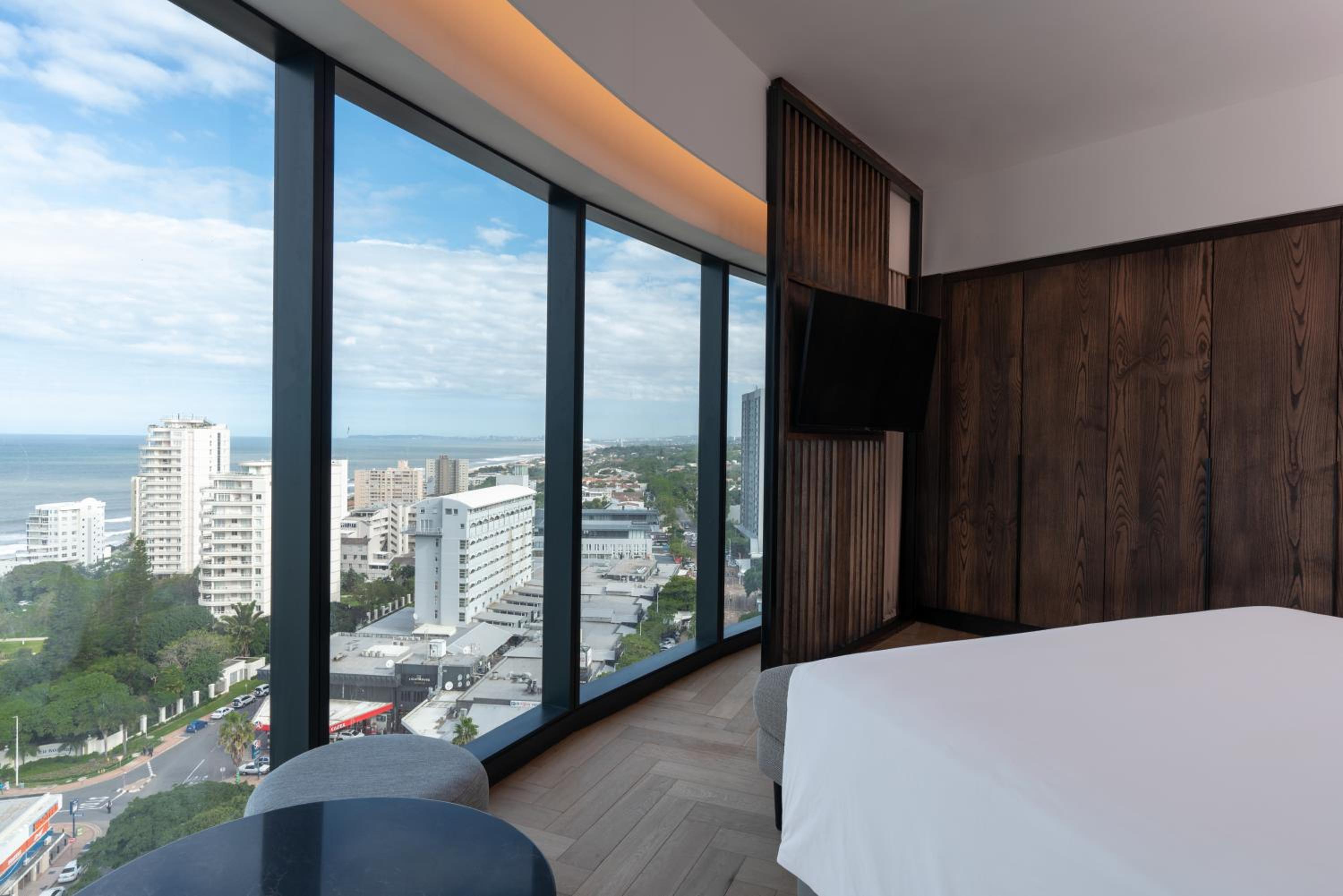 Executive Suite with Sea View and Lounge Access - Photo 7