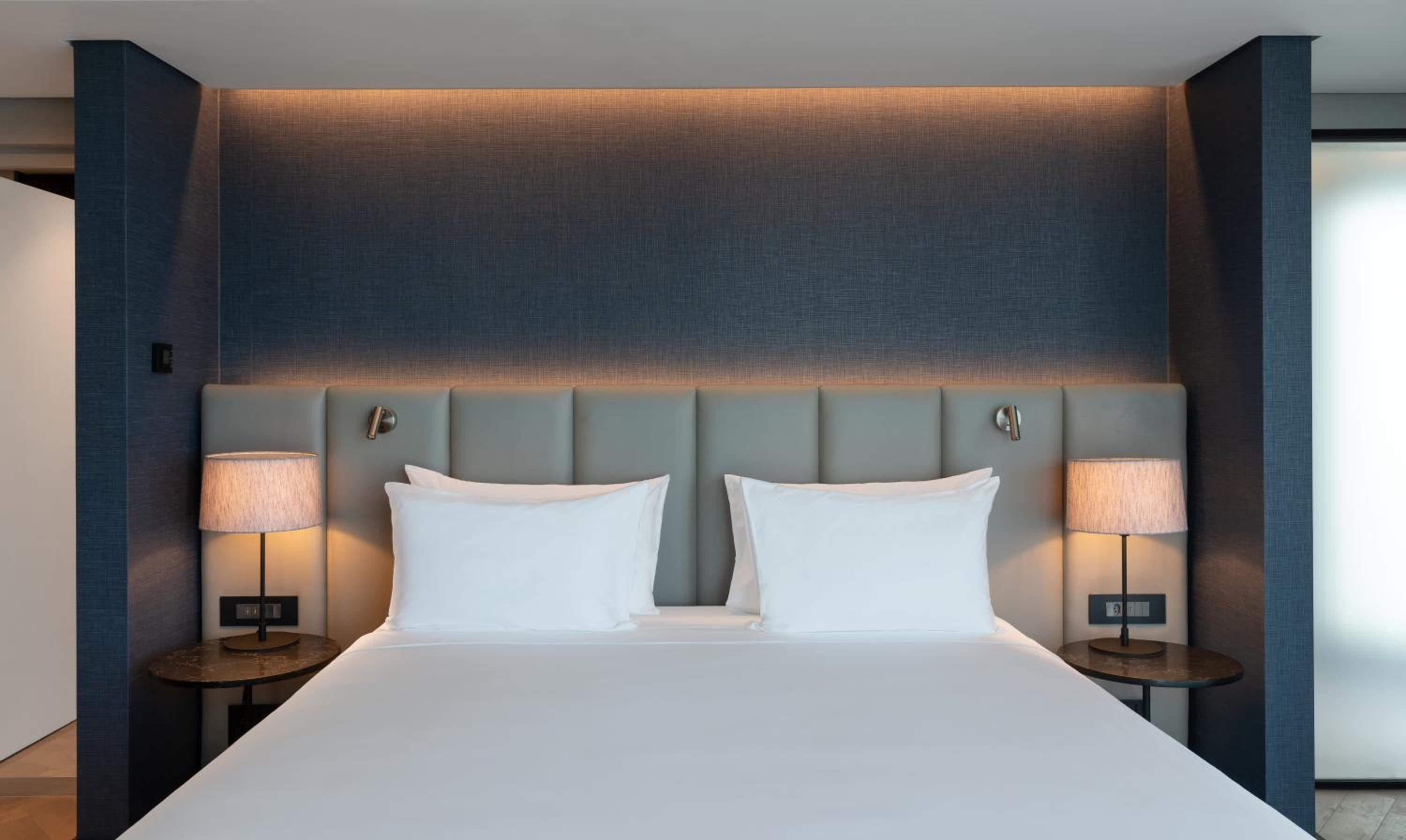 Executive Suite with Sea View and Lounge Access - Photo 5