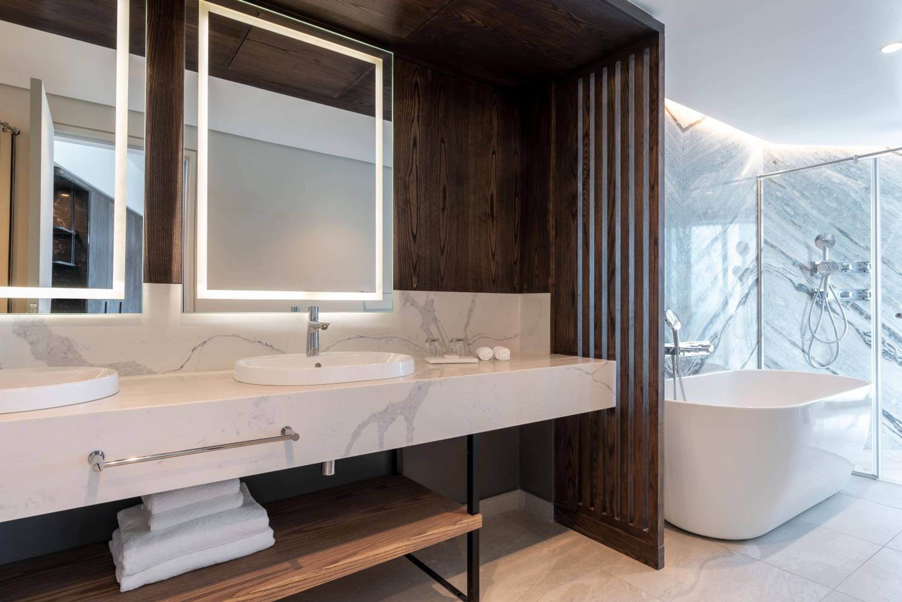Executive Suite with Sea View and Lounge Access - Photo 4