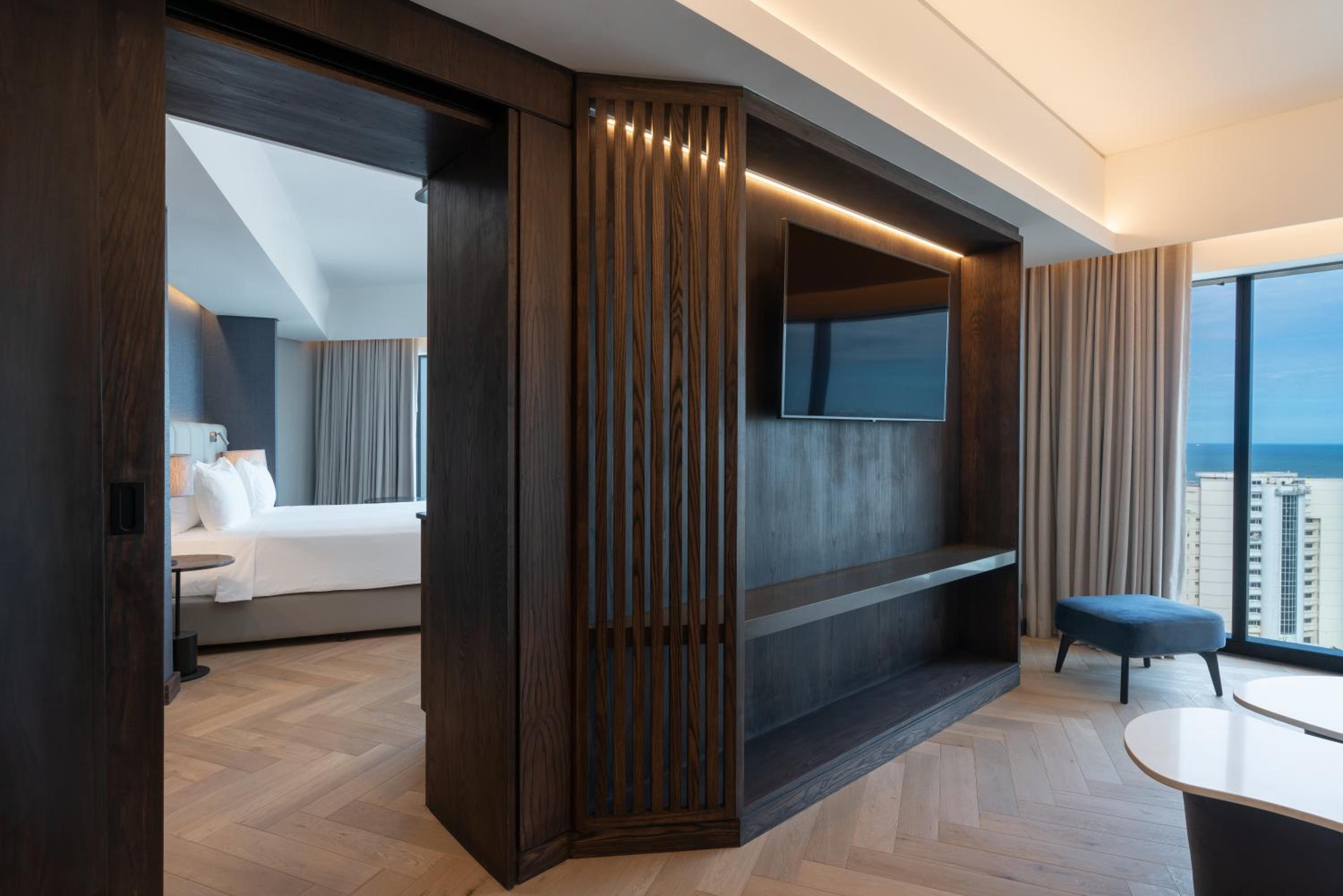Executive Suite with Sea View and Lounge Access - Photo 3