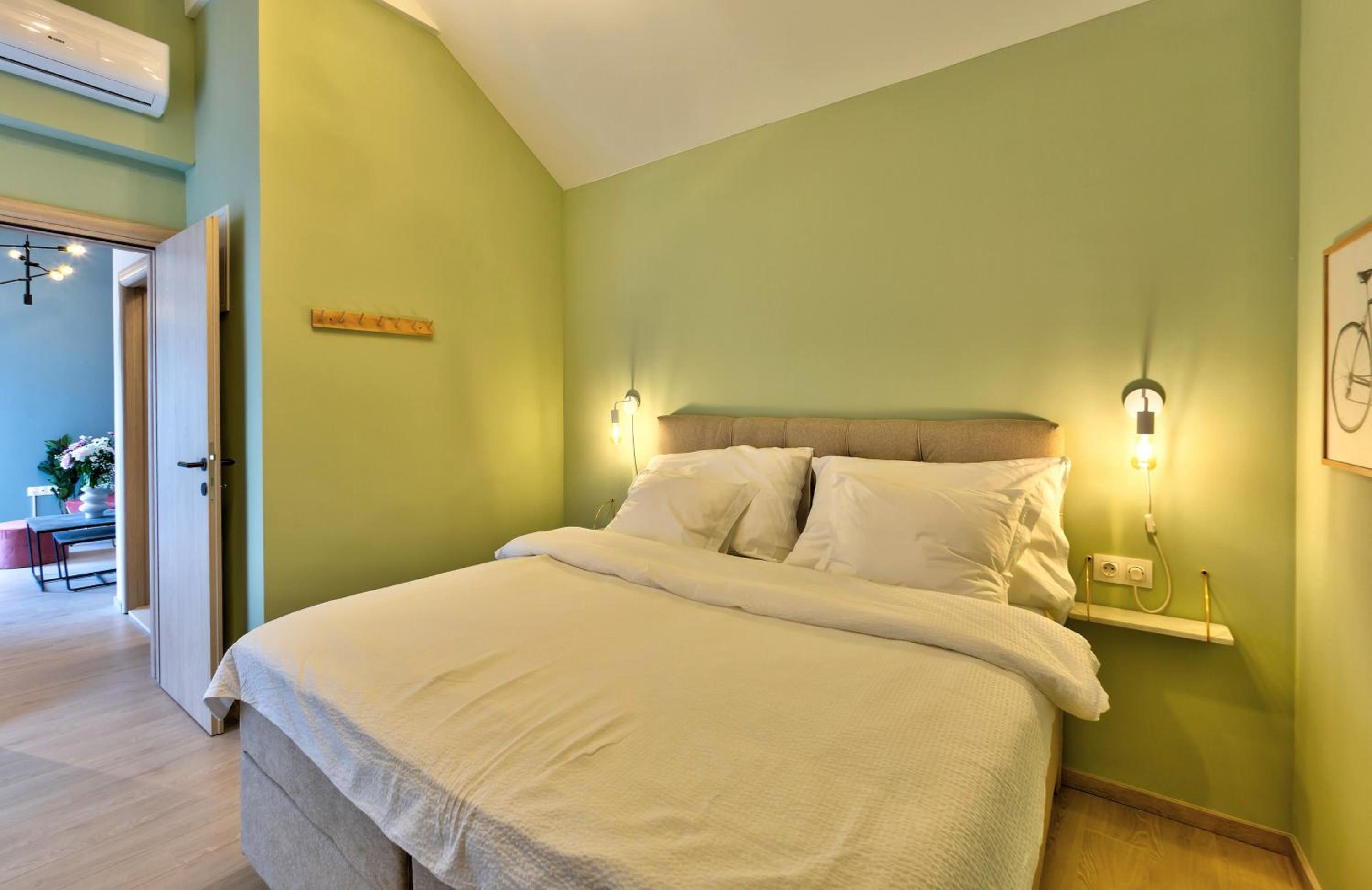 One-Bedroom Apartment photo 1