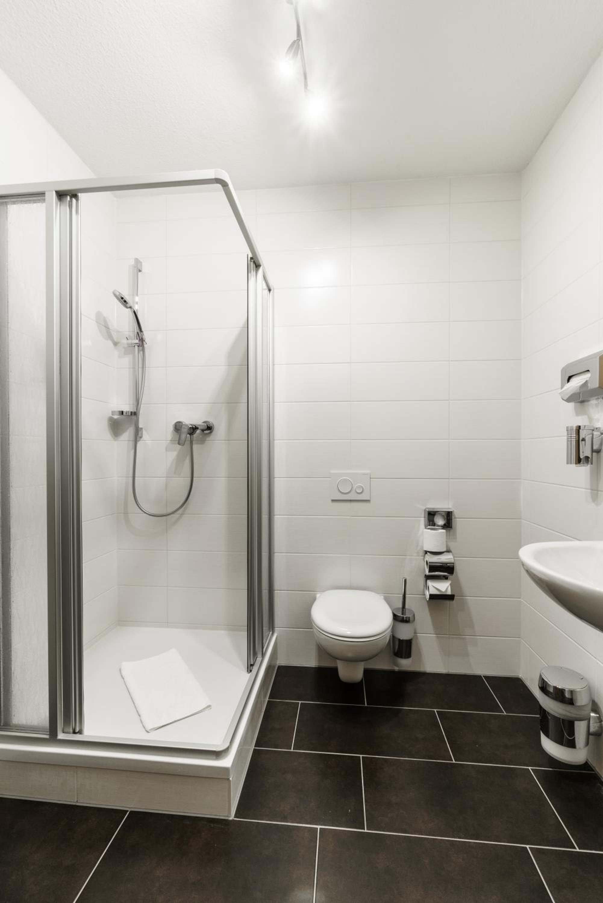 Two-Bedroom Apartment - Photo 9