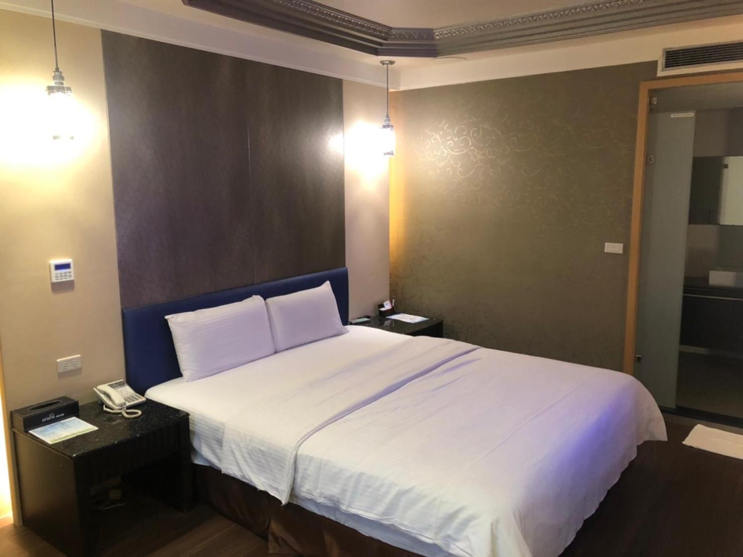 Standard King Room photo 1