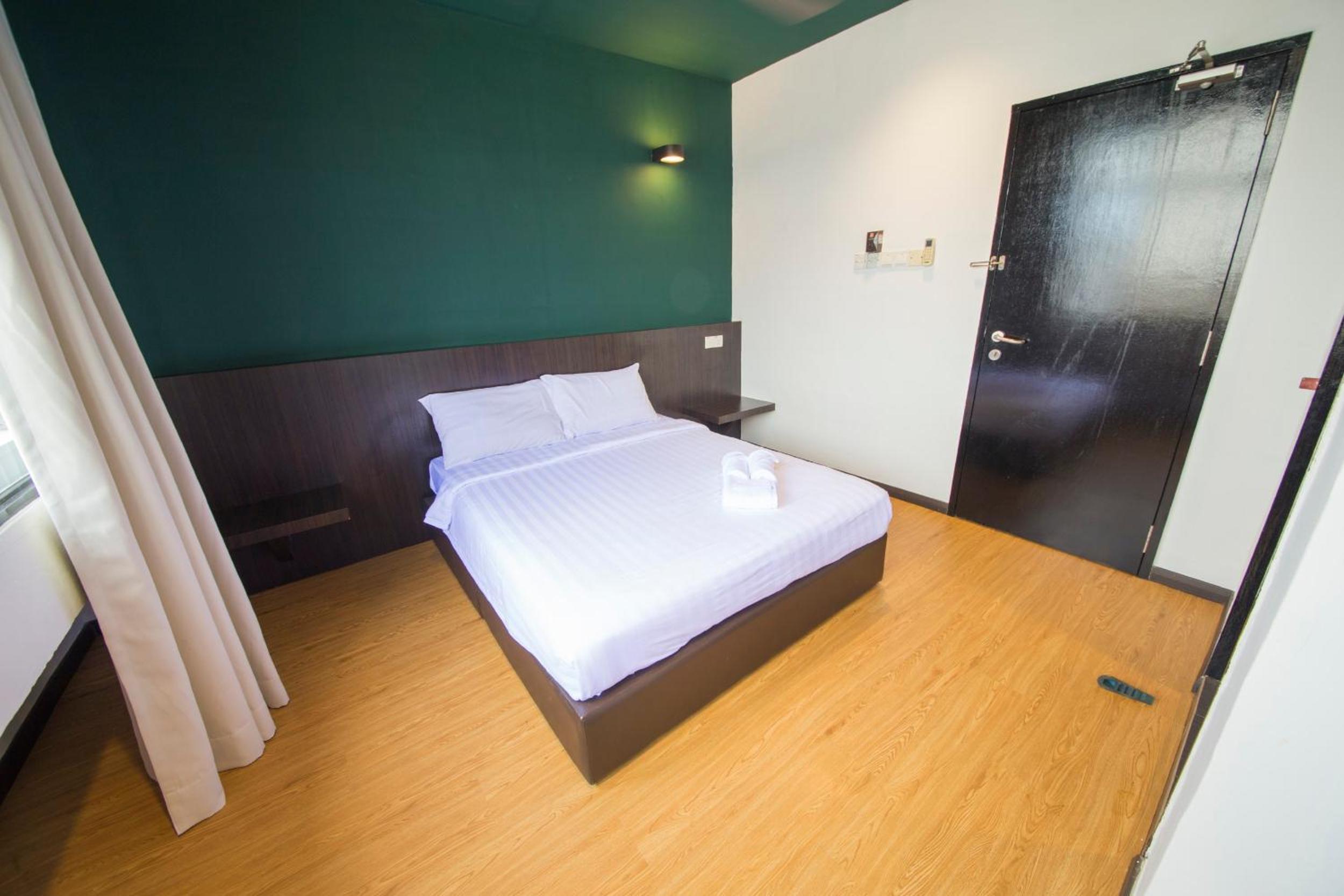Deluxe Queen Room - Photo 1