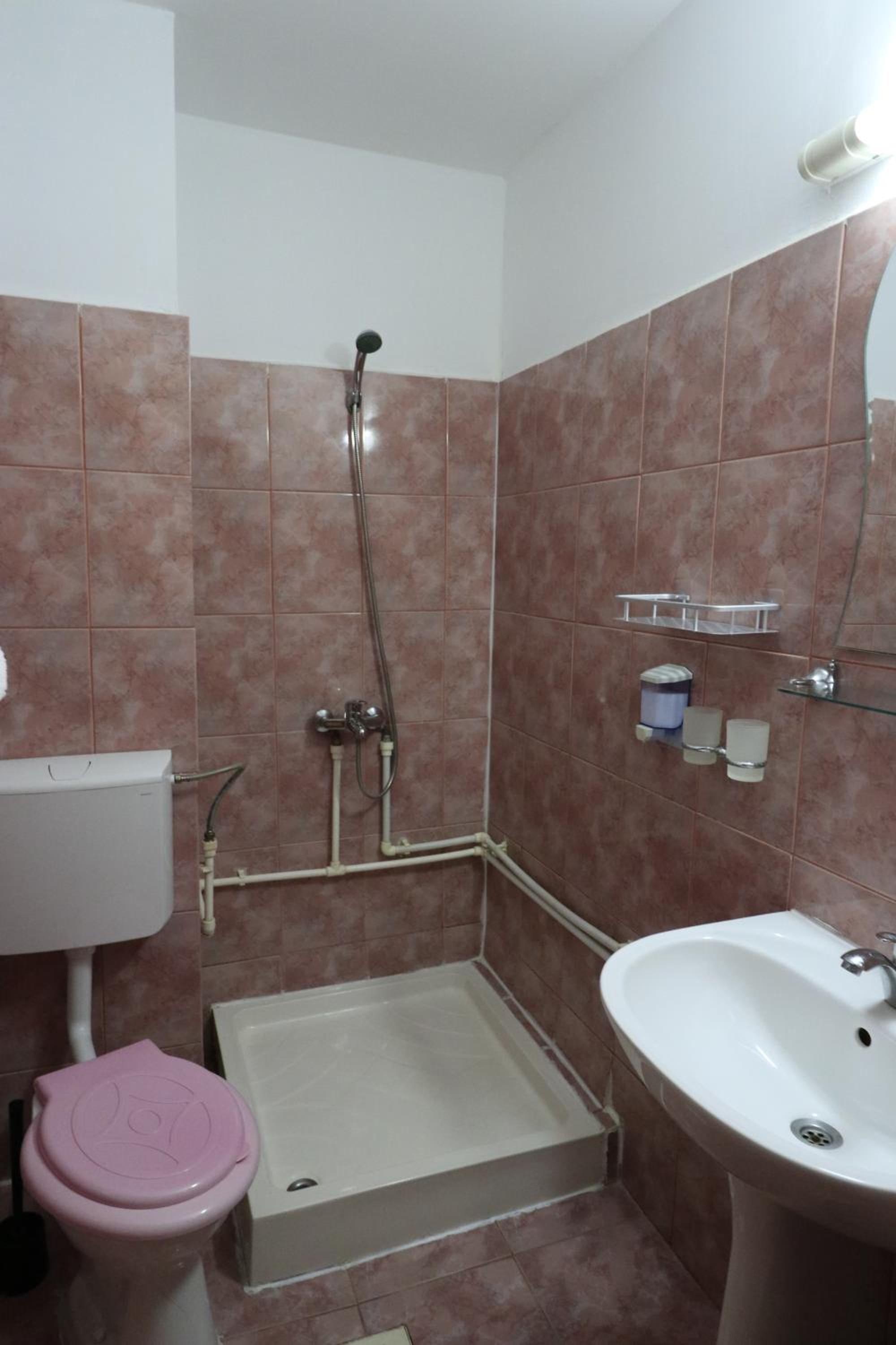 Twin Room - Photo 7