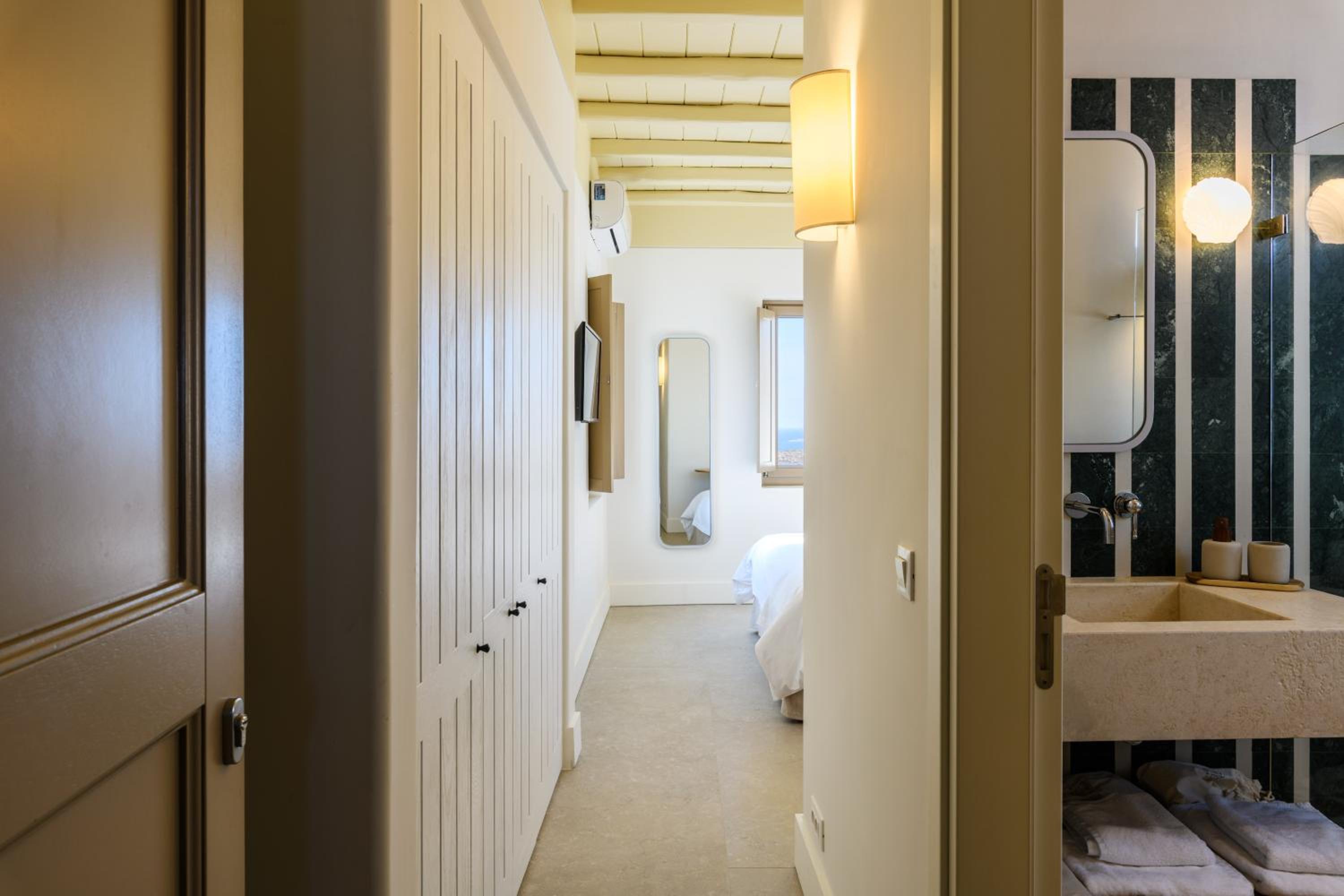 Double Room with Sea and Pool View - Photo 6