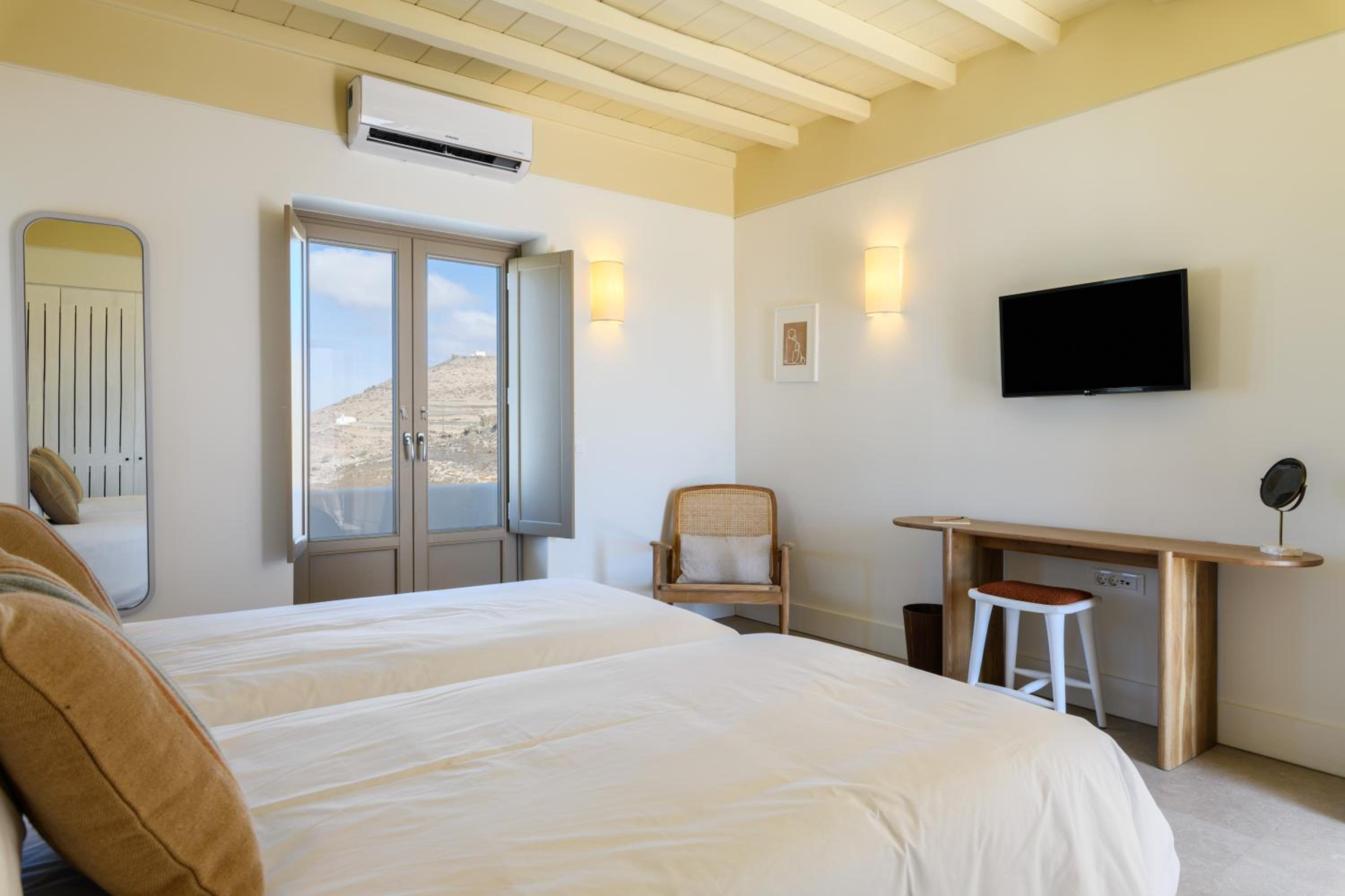 Sea View Suite - Photo 2
