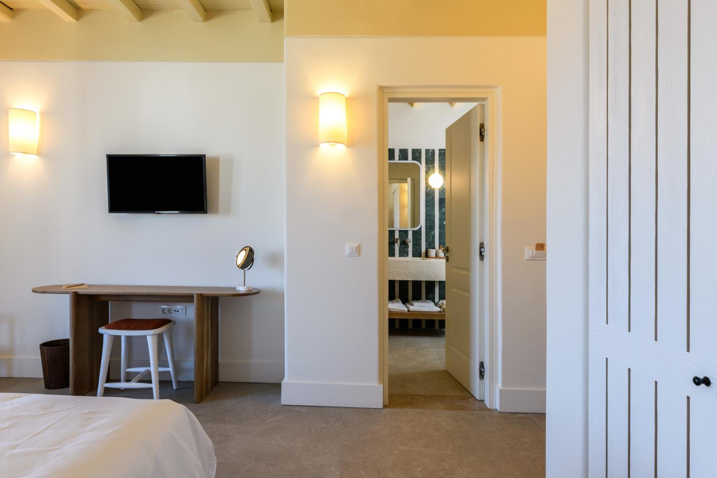Sea View Suite - Photo 8