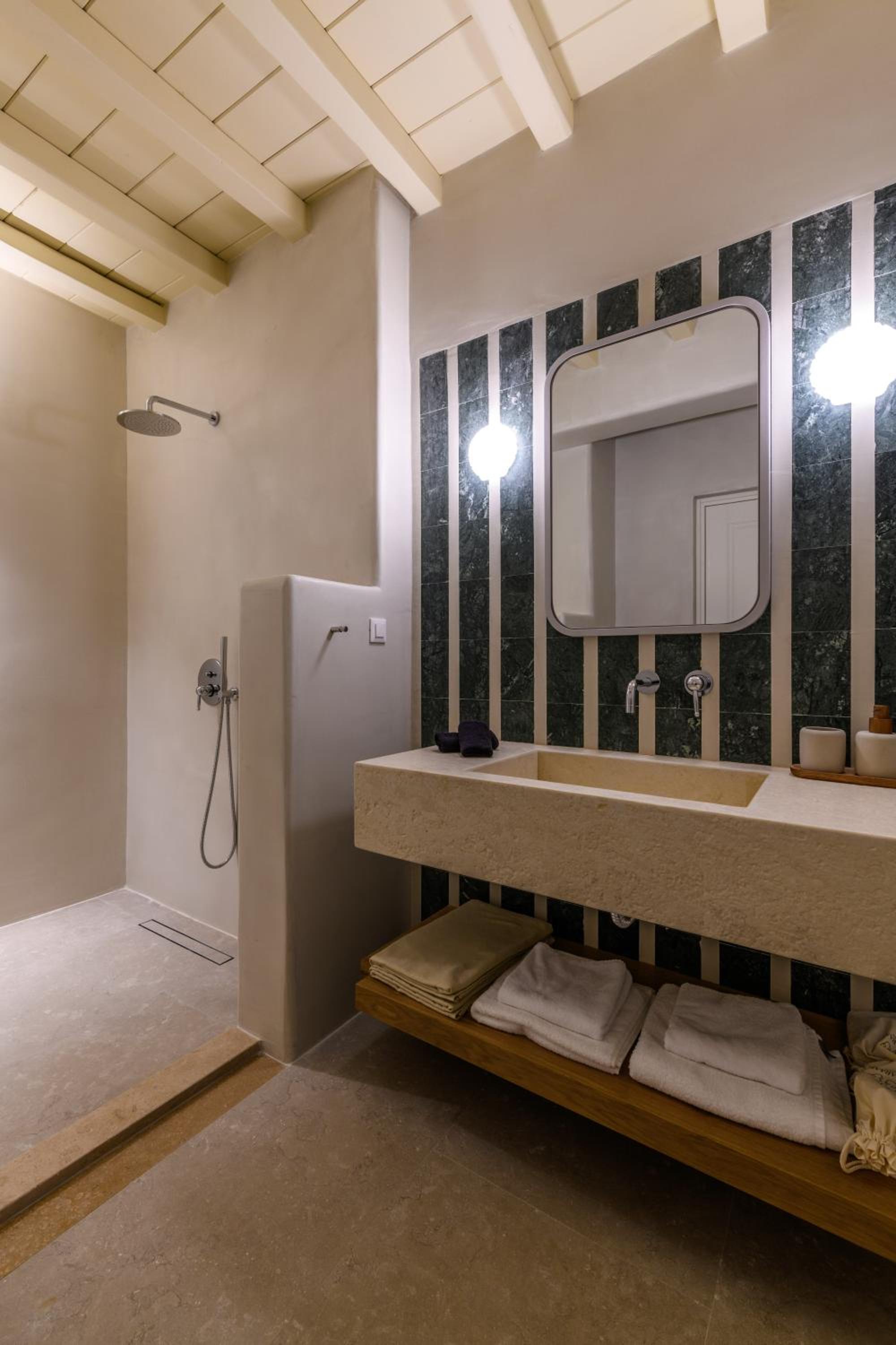 Sea View Suite - Photo 4