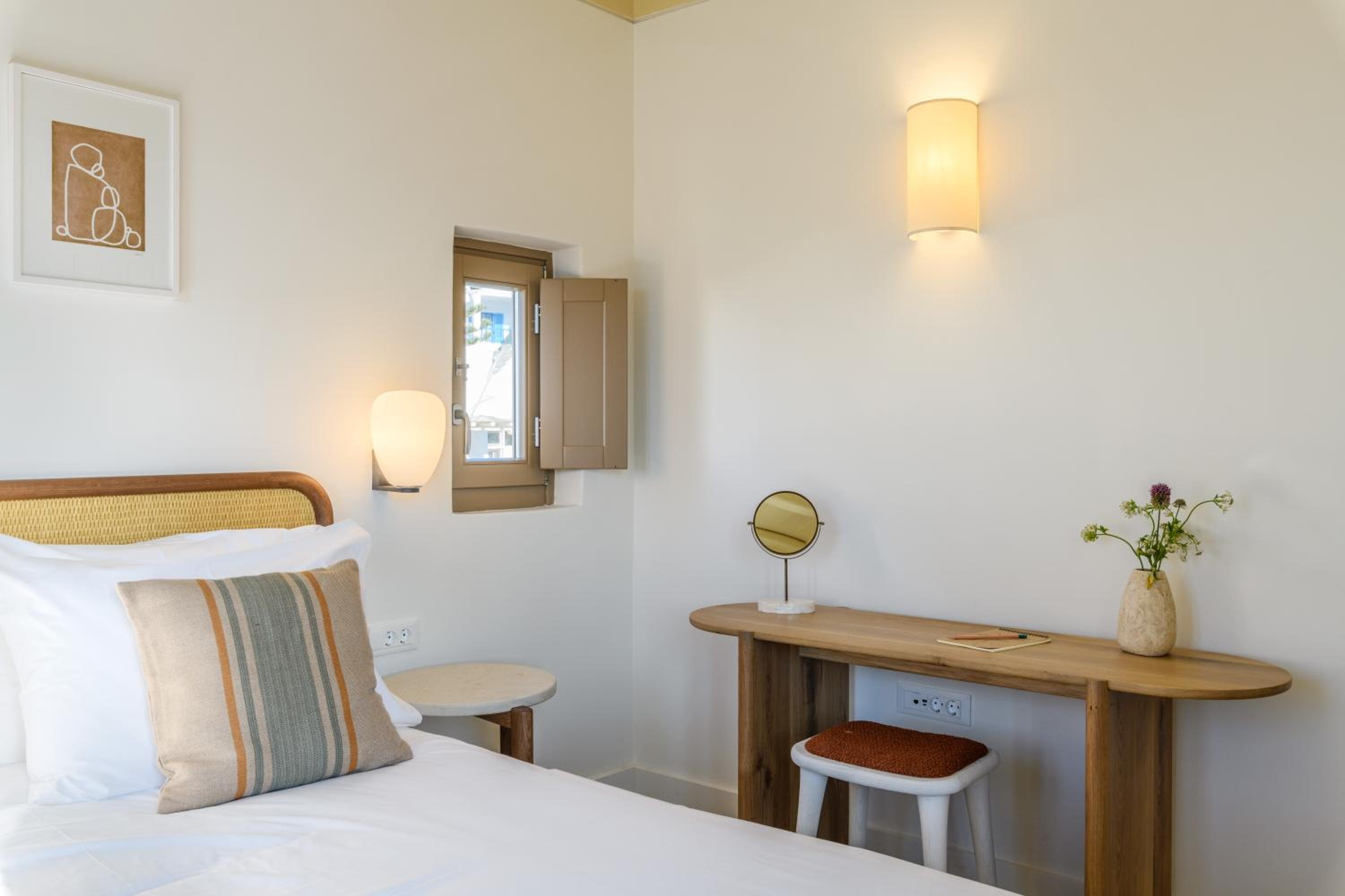Double Room with Sea and Pool View - Photo 3