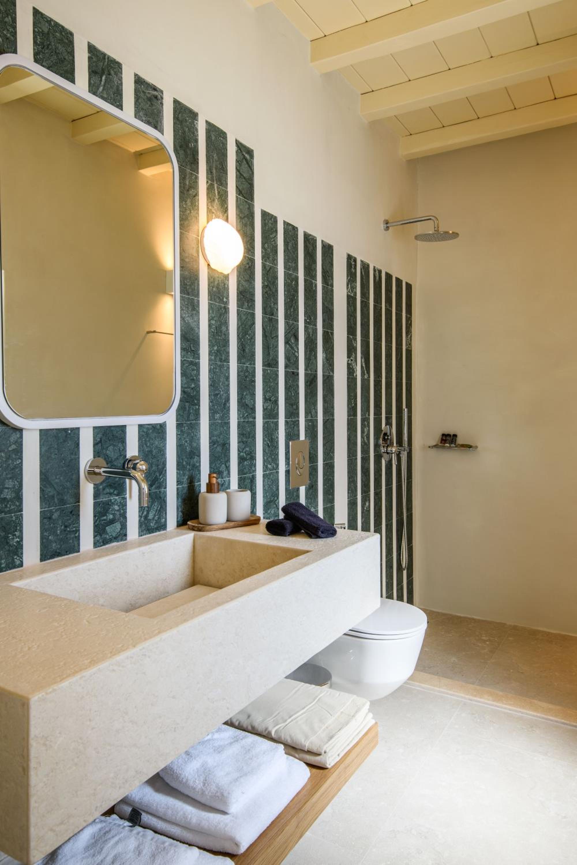 Sea View Suite - Photo 5