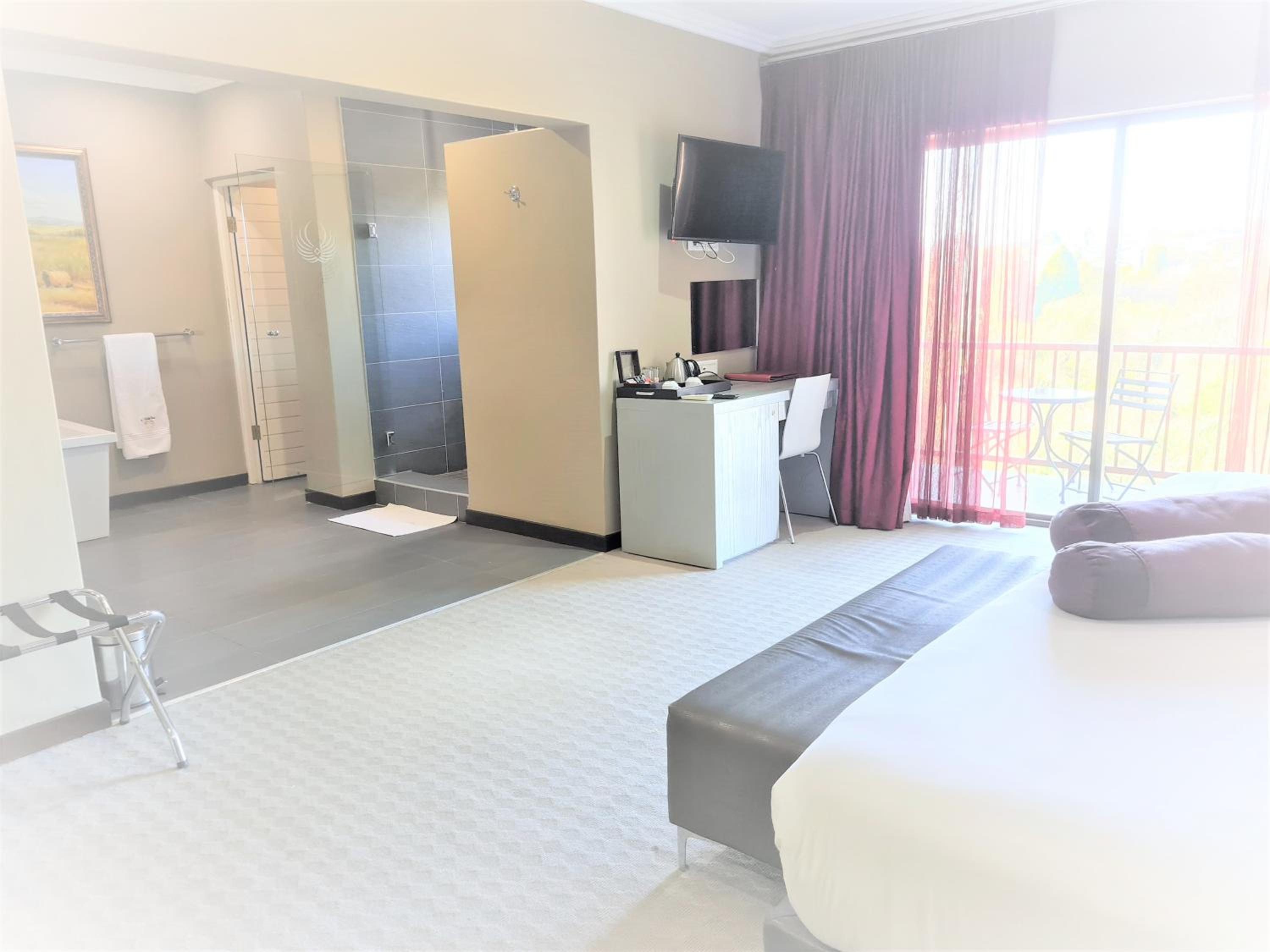 Deluxe Family Lake Facing Room