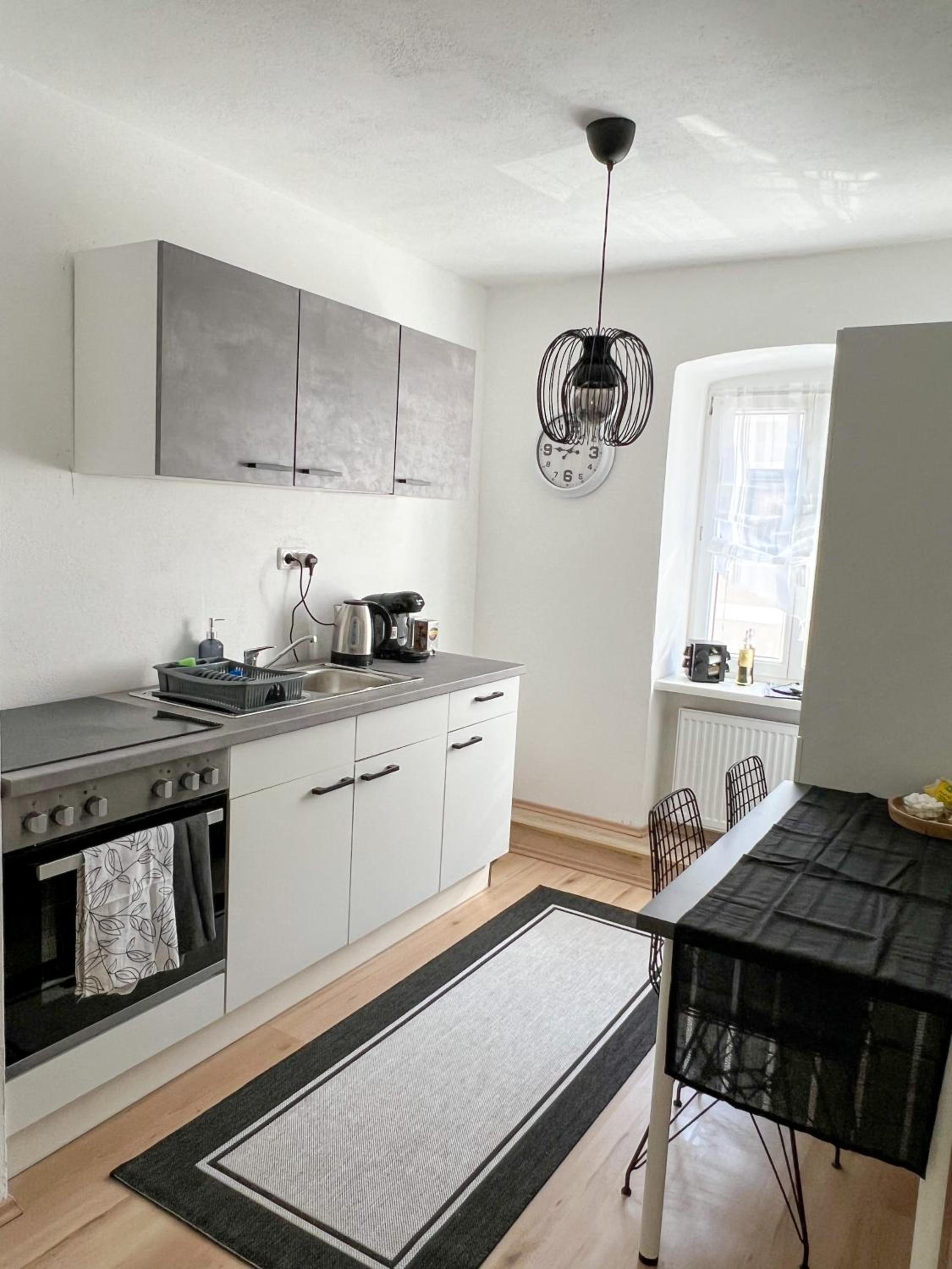 One-Bedroom Apartment - Photo 2