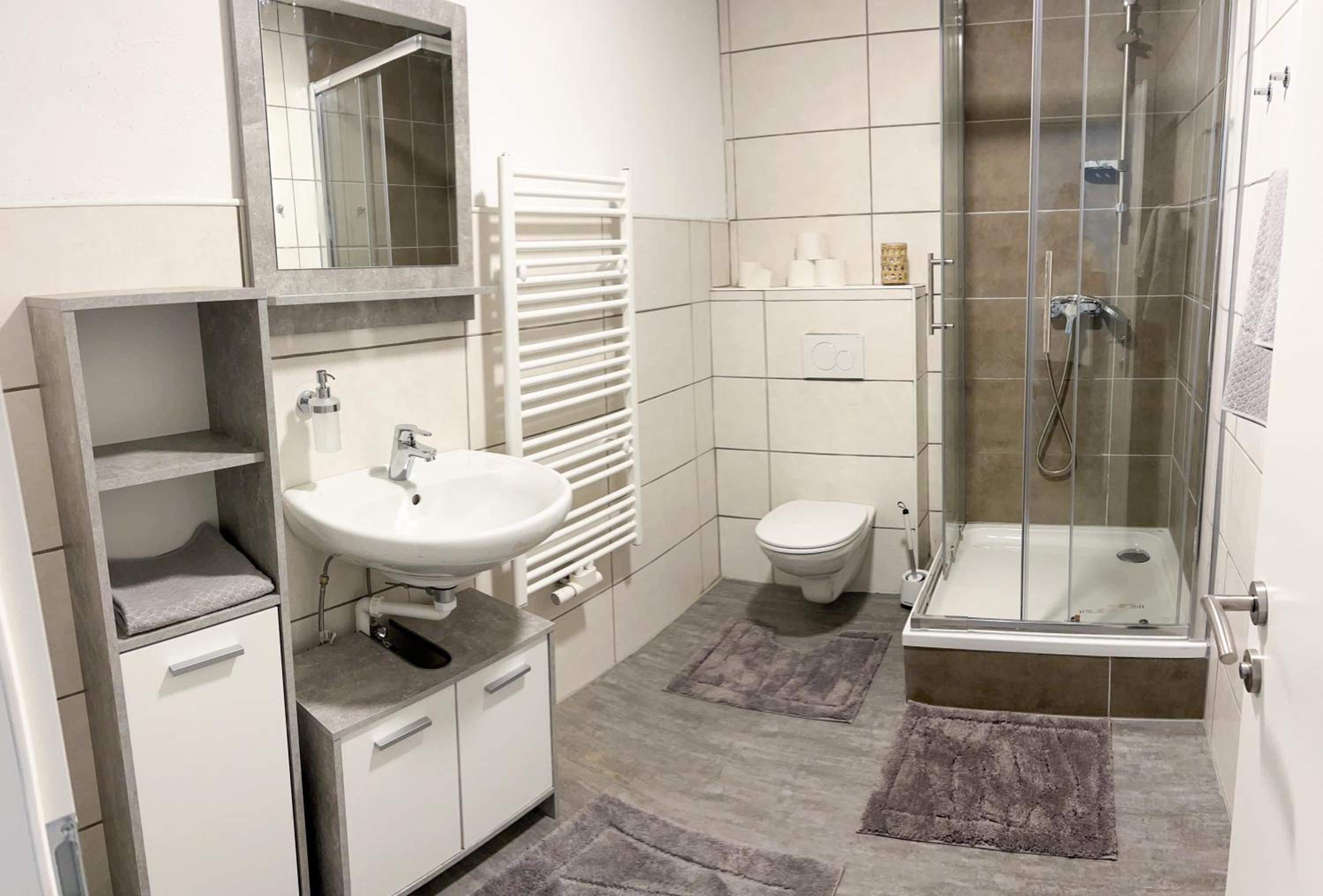 One-Bedroom Apartment - Photo 8