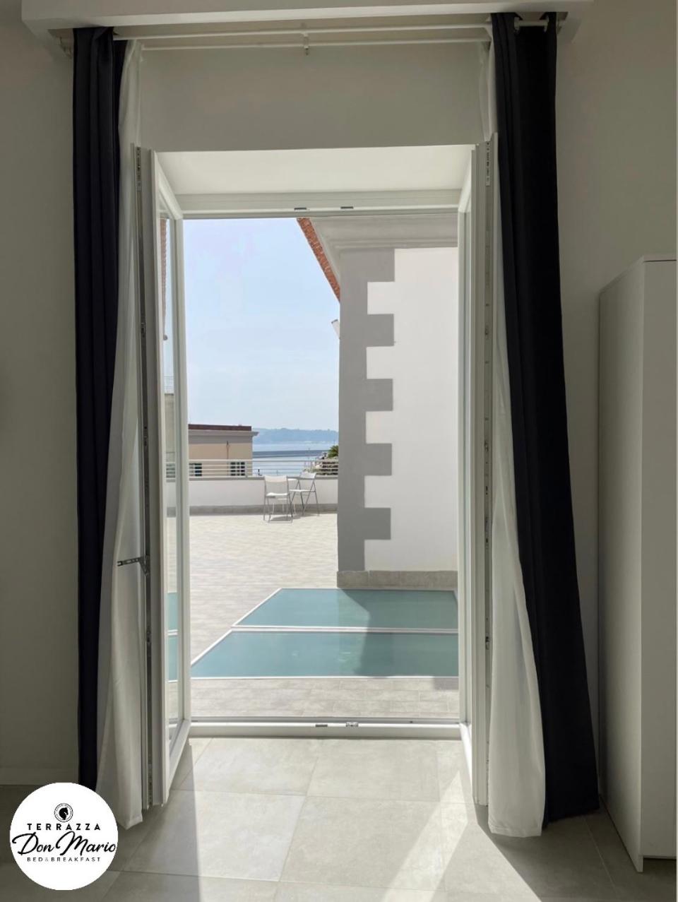 Deluxe Double Room with Sea View photo 3