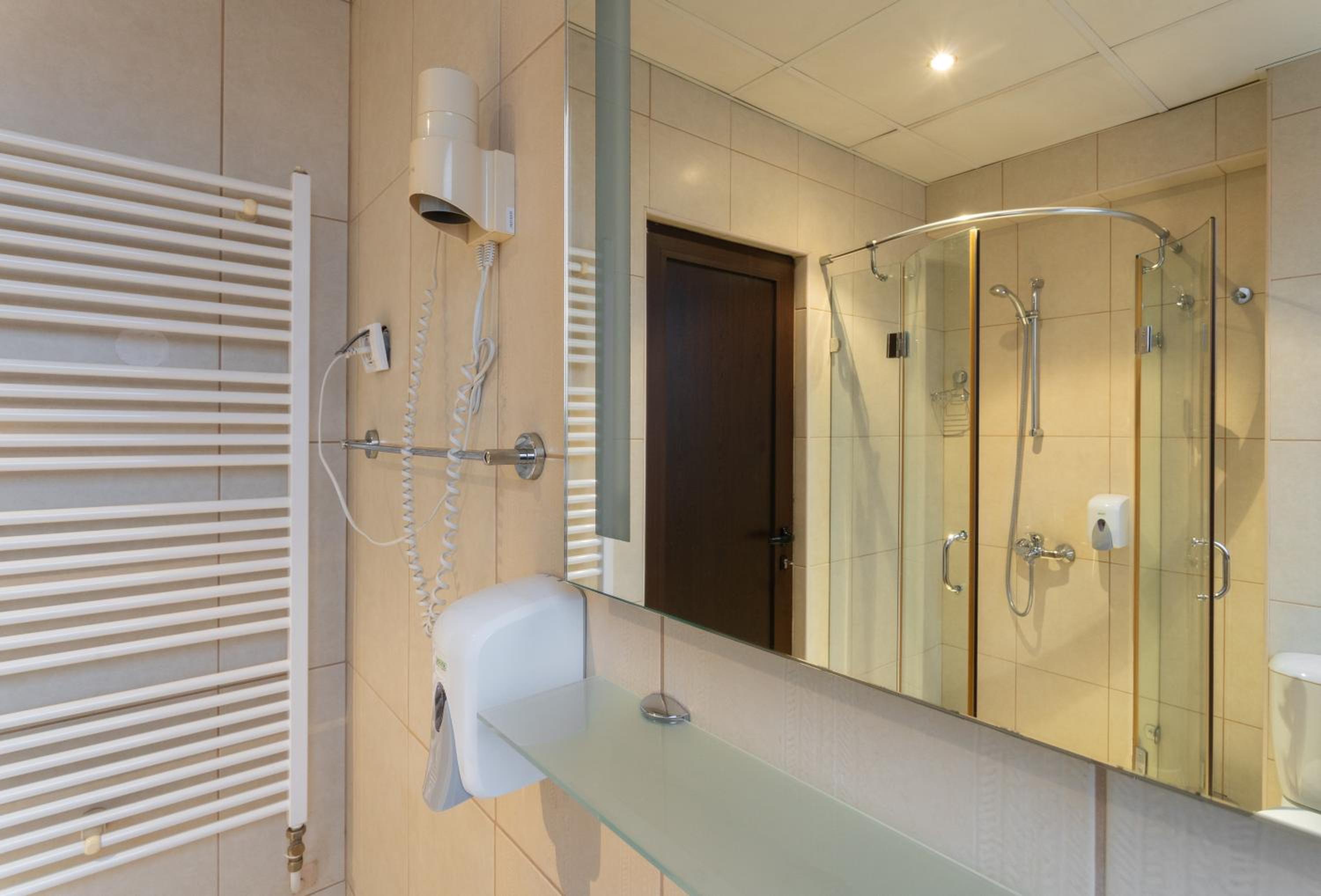 Double or Twin Room - Photo 3