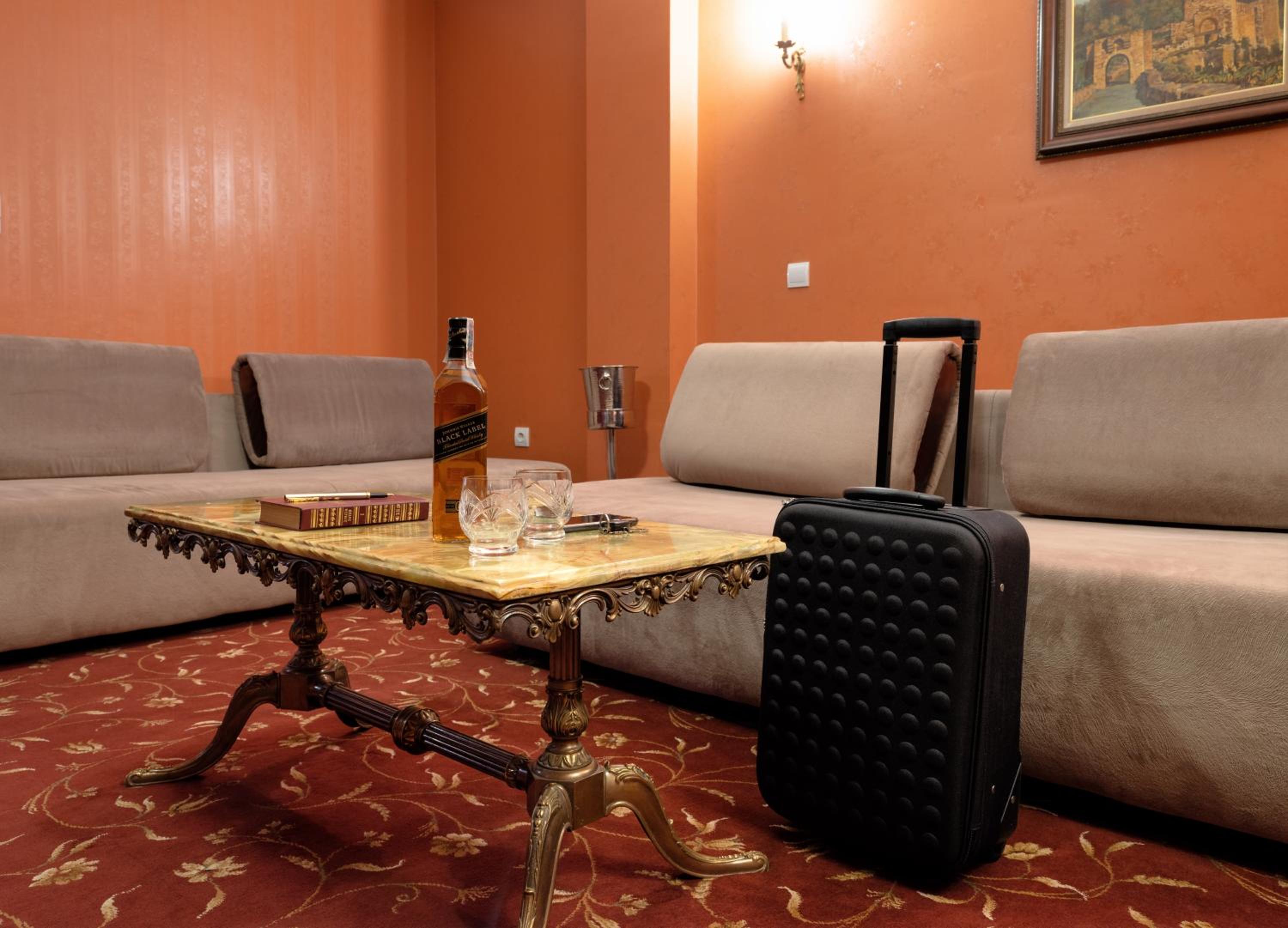 Suite - Photo 7