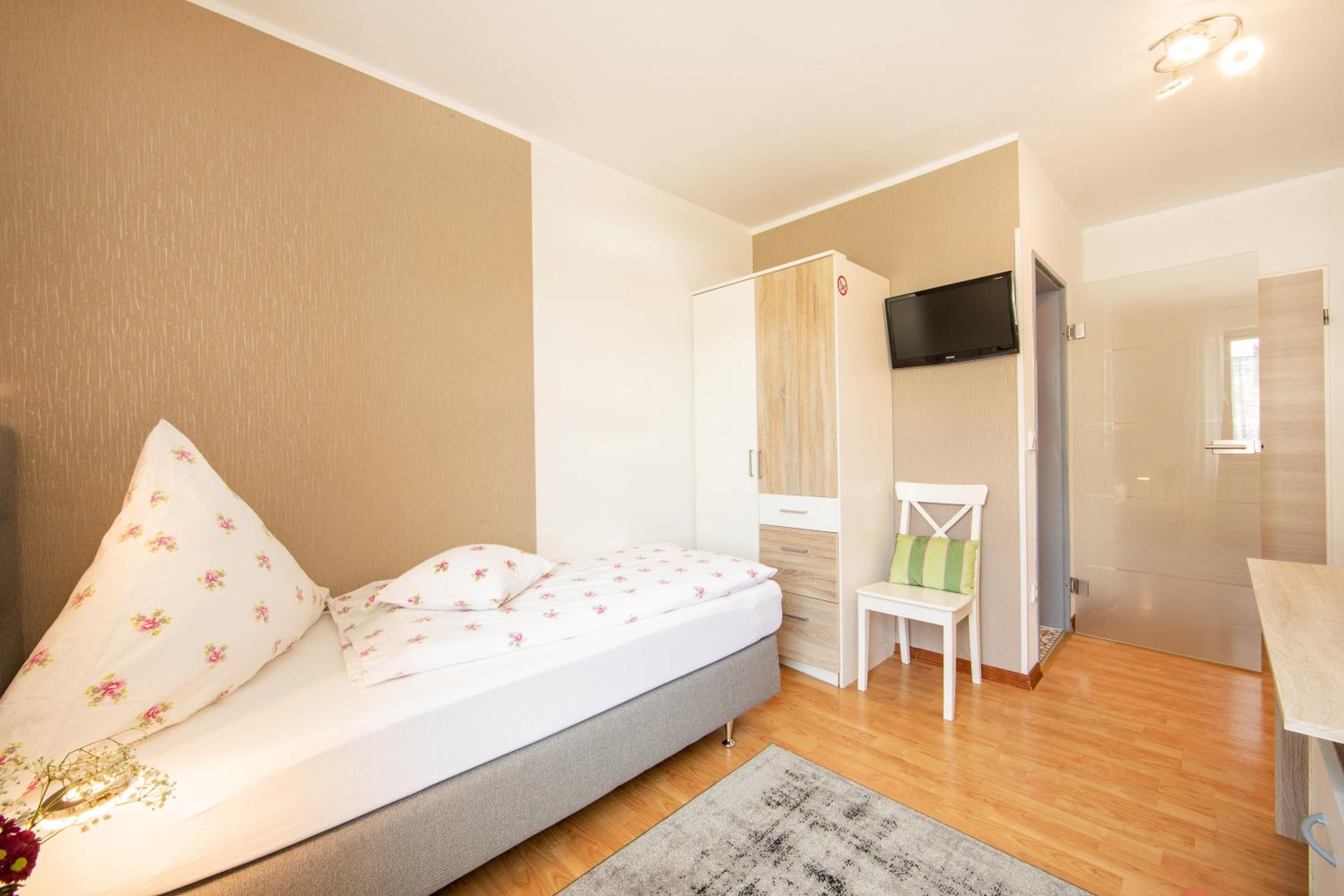 Budget Single Room photo 3