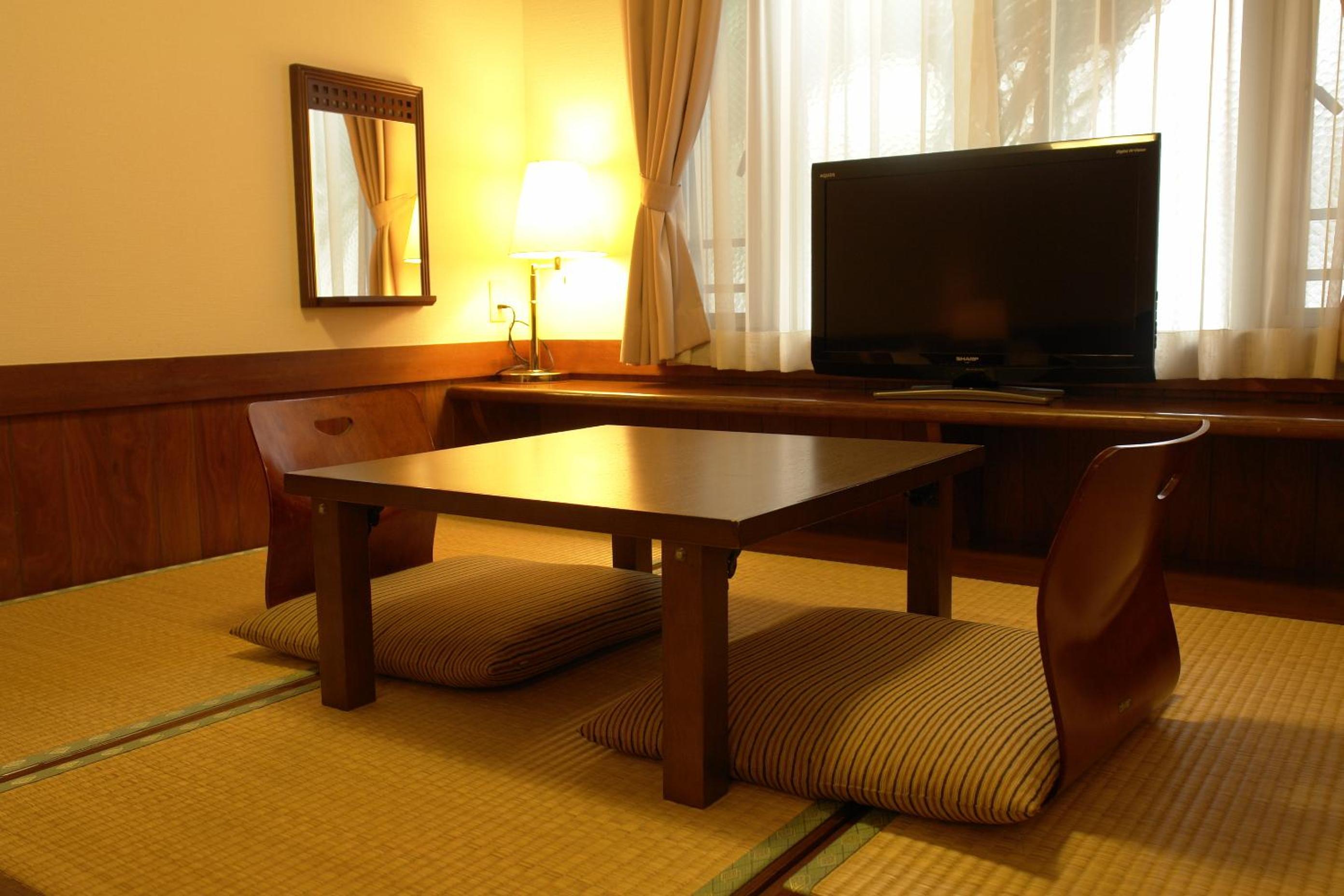 Standard Room with Tatami Area - Photo 4