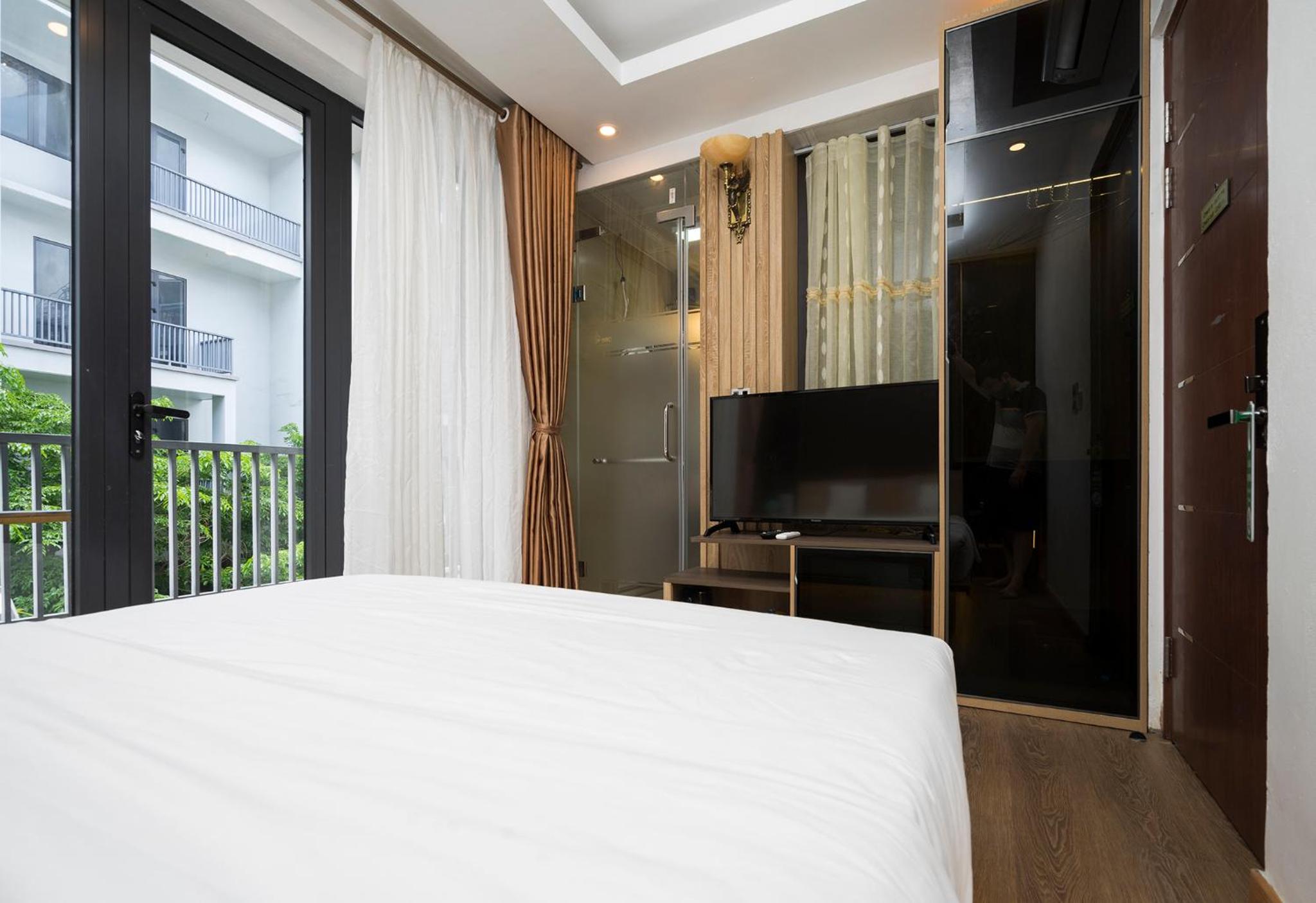 Queen Room with Balcony photo 1