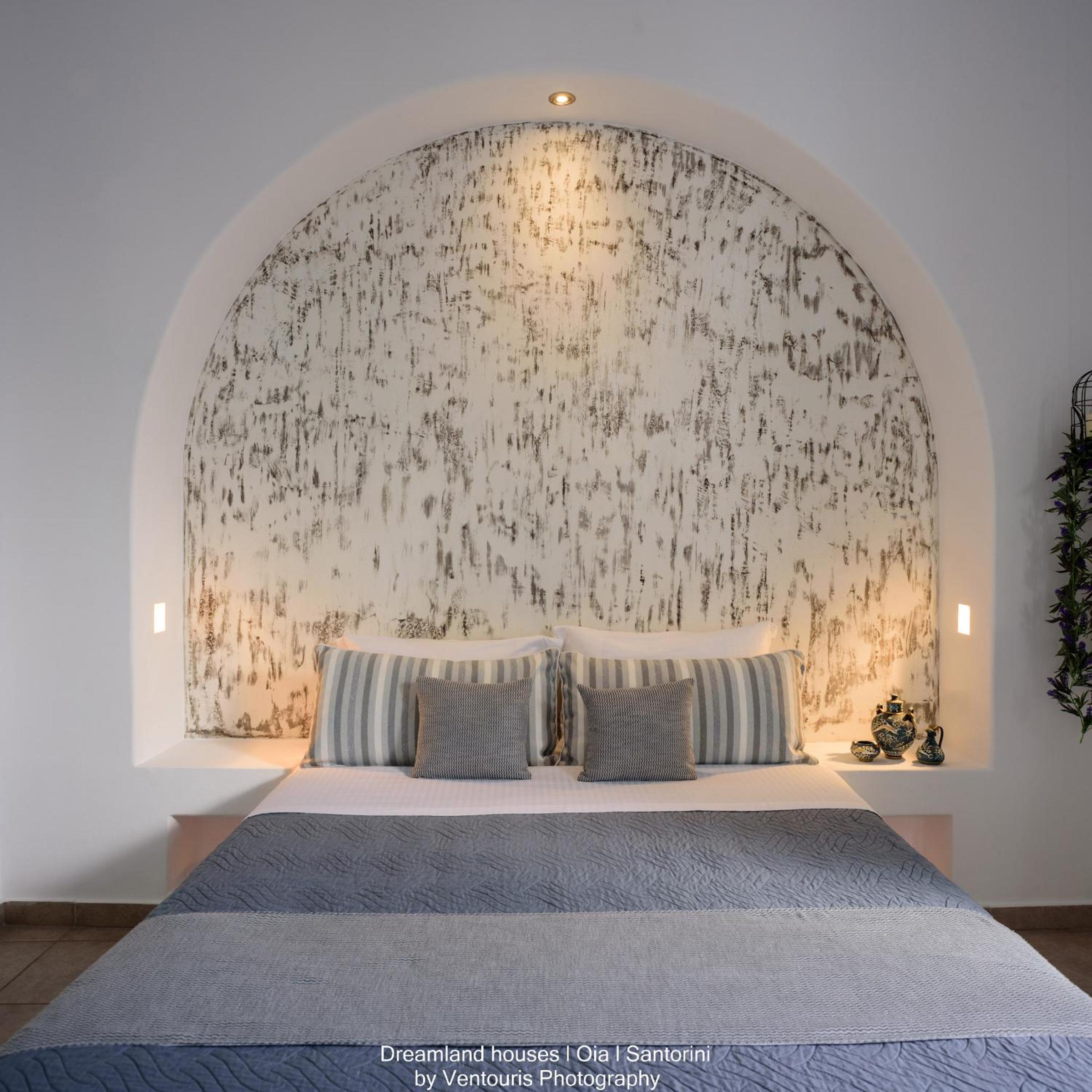 One-Bedroom Apartment with Sea-Sunset View