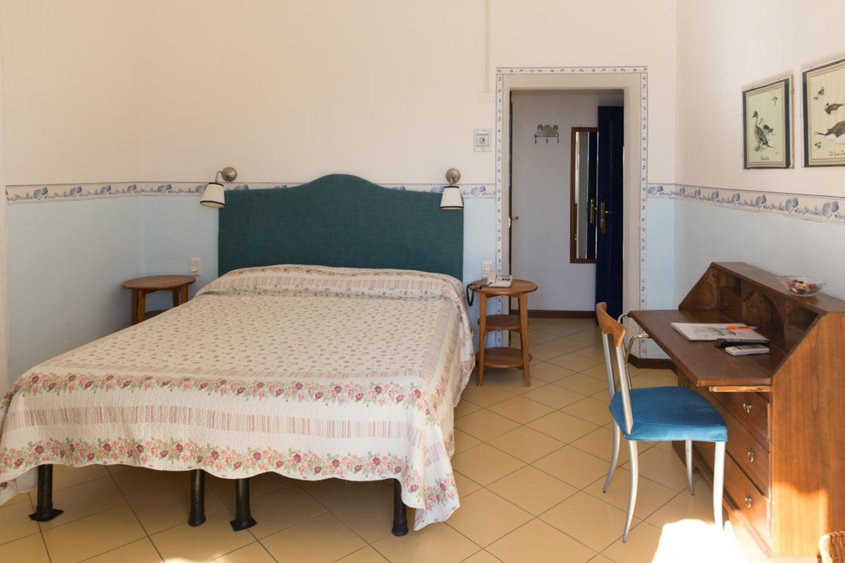 Classic Double Room - Photo 13