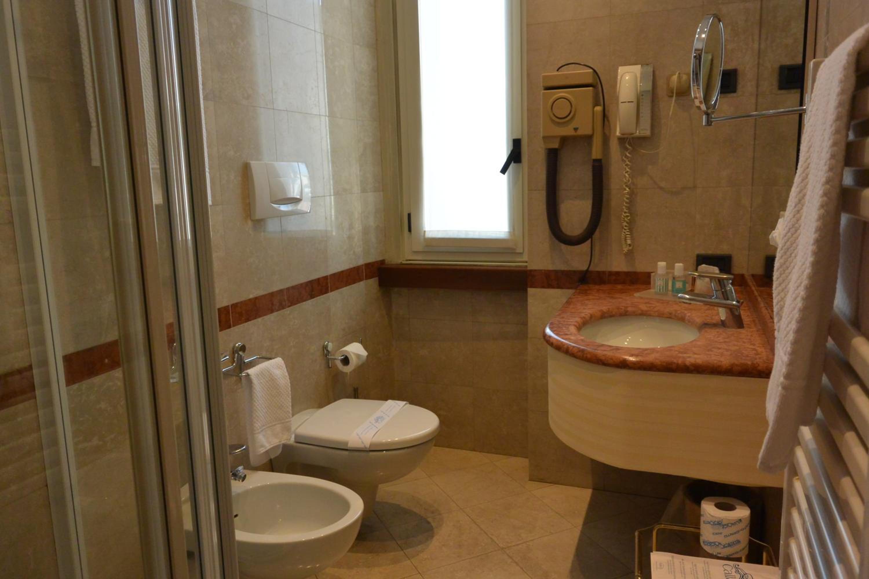 Small Double Room thumbnail 6