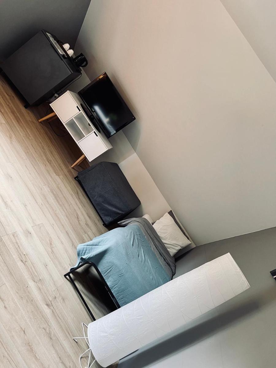 One-Bedroom Apartment - Photo 7