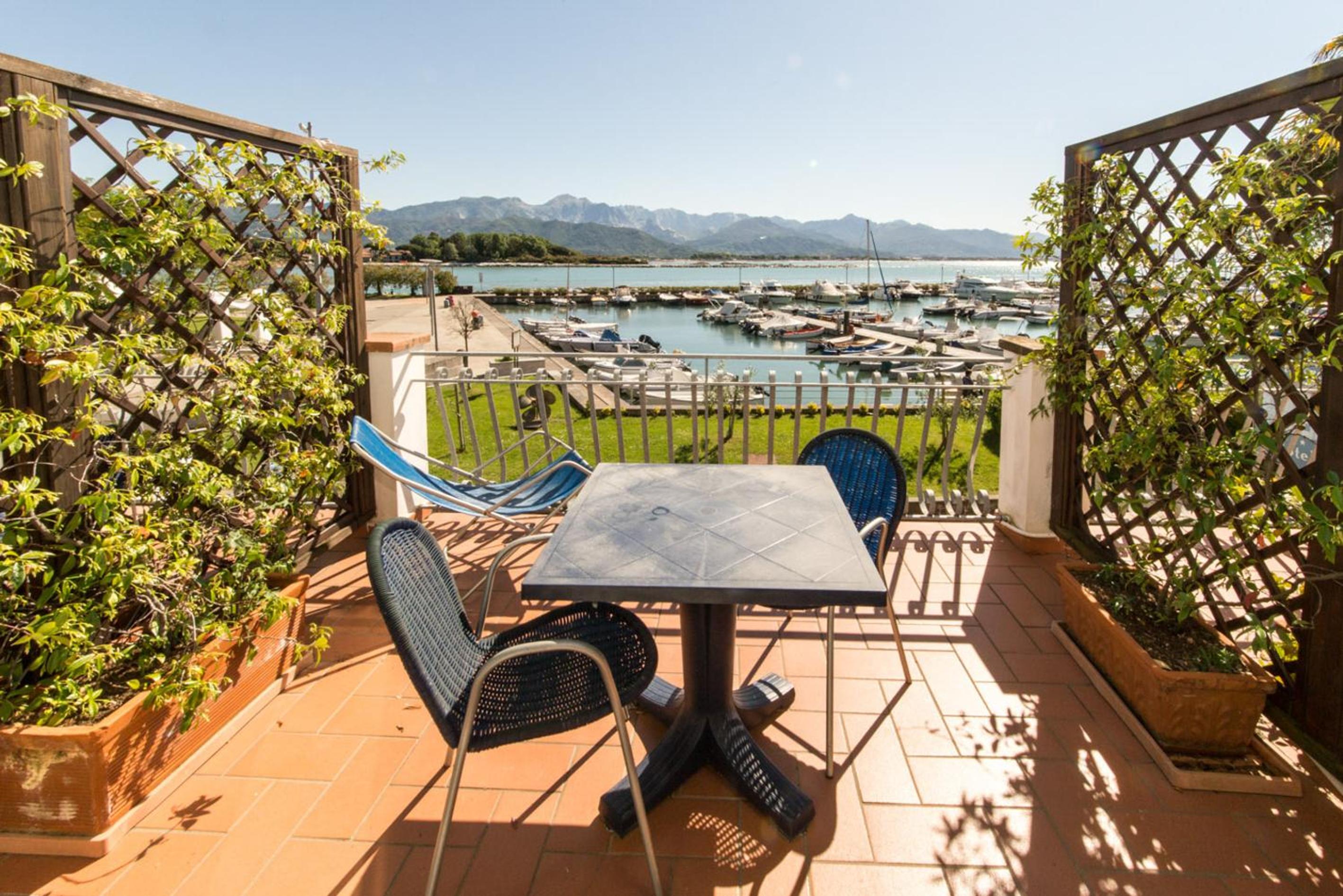 Double or Twin Room with Balcony - Photo 8