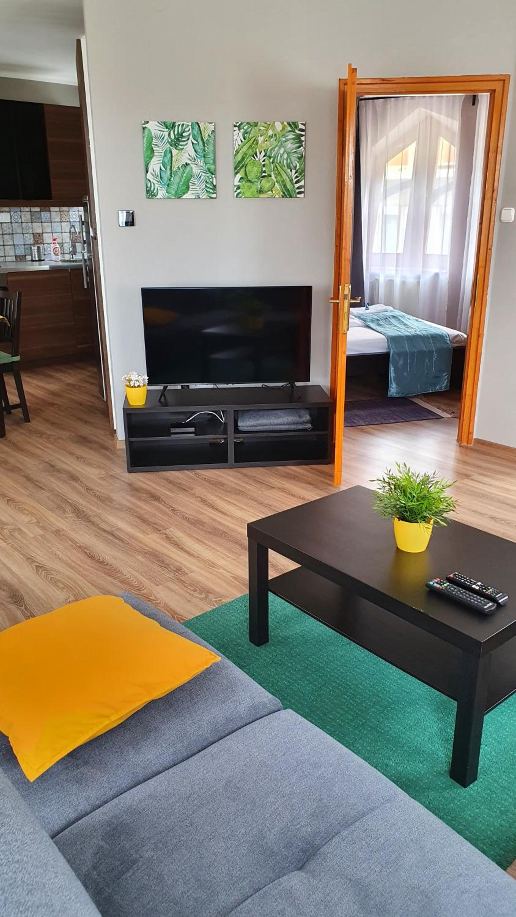 Apartment with Balcony - Photo 28