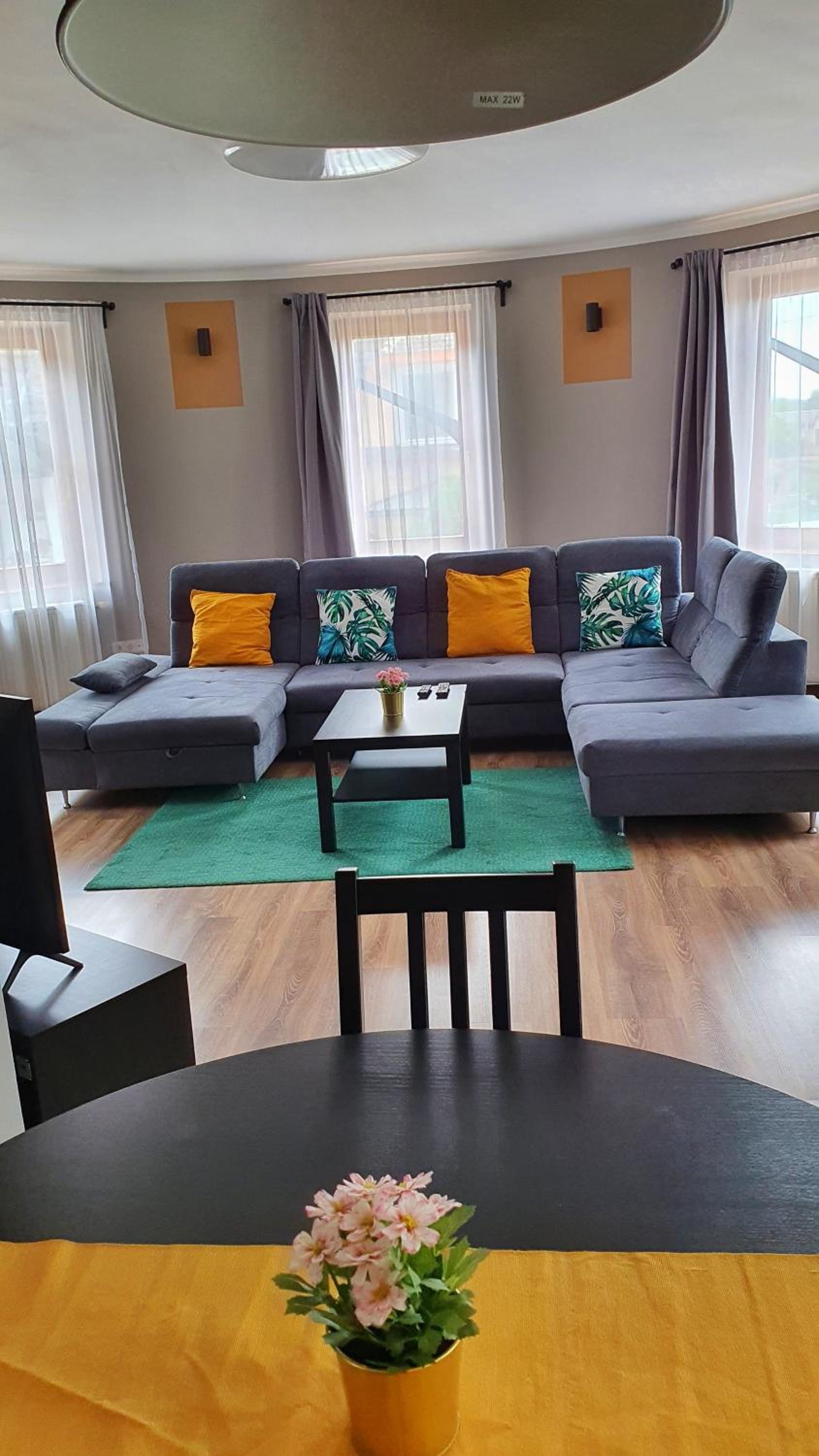 Apartment with Balcony - Photo 6