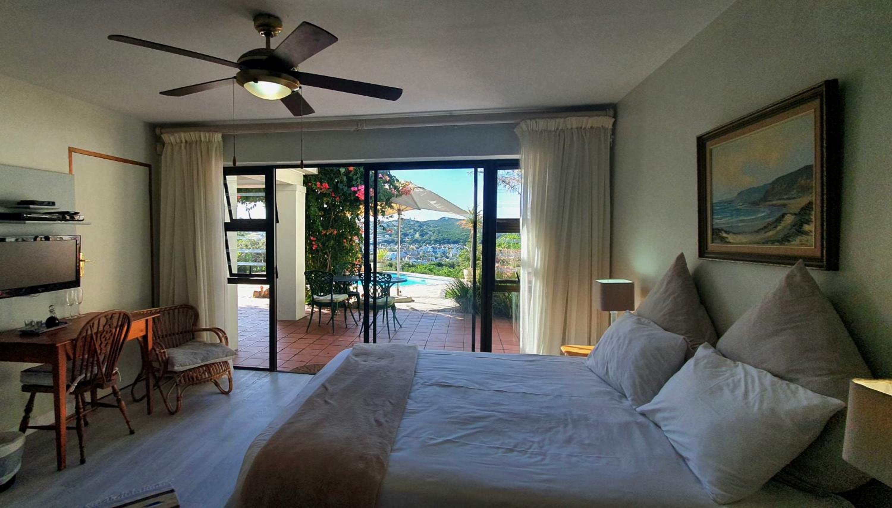 Double Room with Pool View photo 3