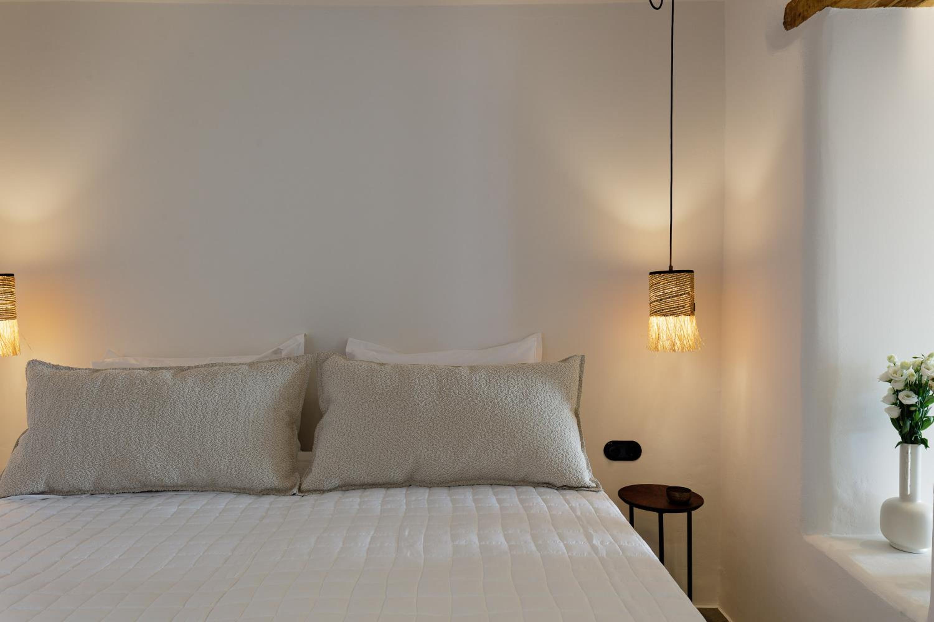 Two Bedroom Apartment with Jetted Tub and Sea View-Split Level