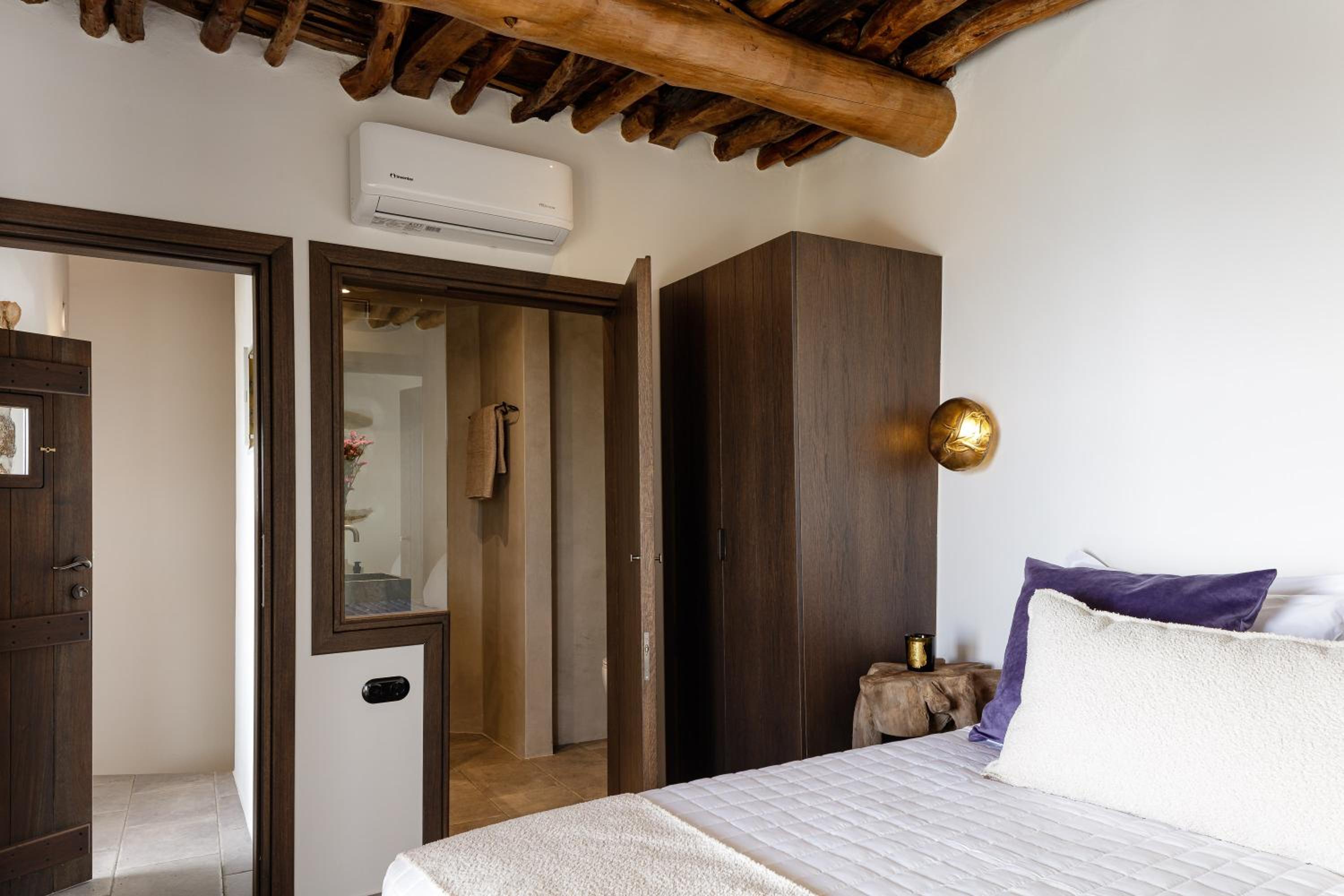 Two Bedroom Apartment with Jetted Tub and Sea View-Split Level photo 3