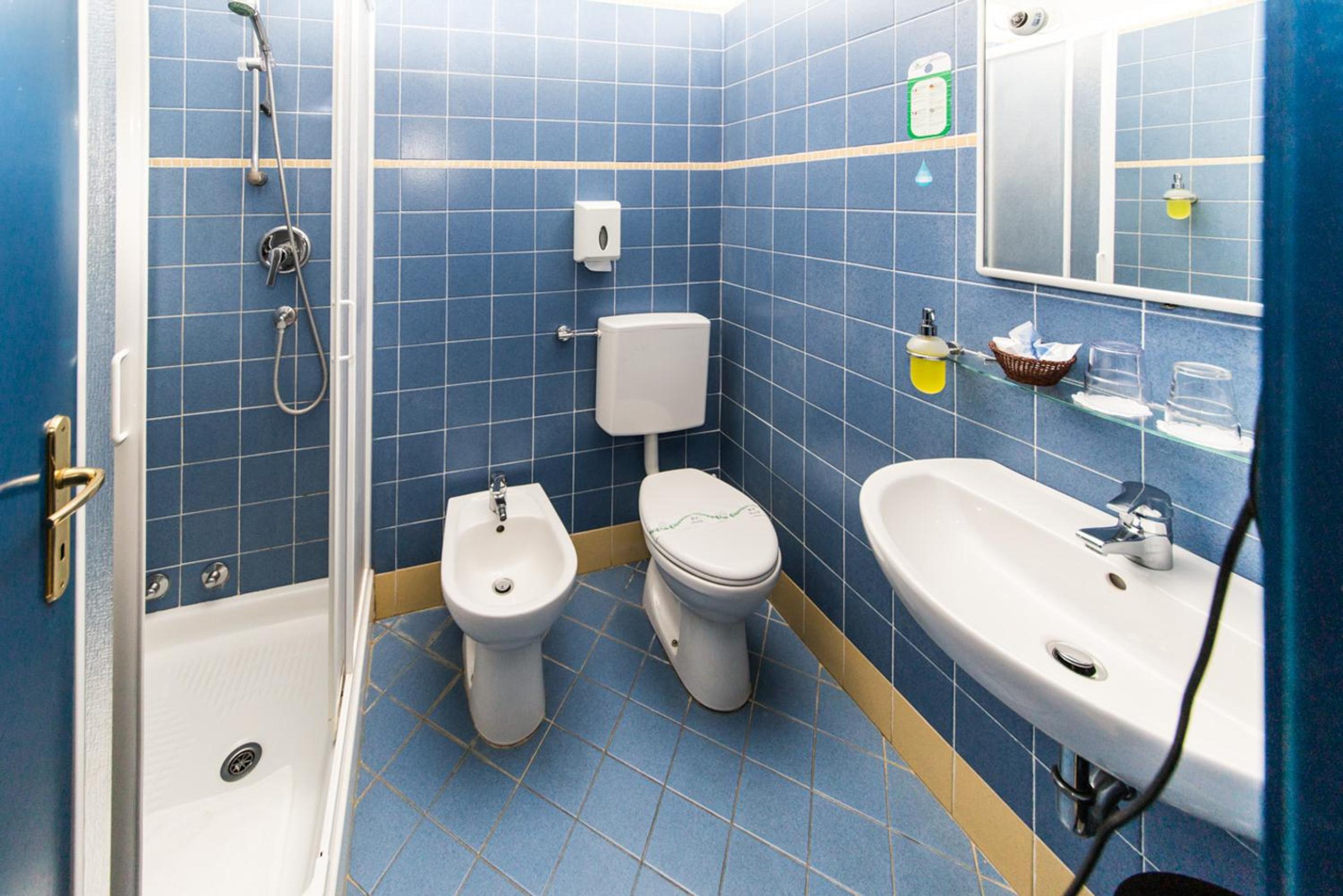 Classic Double Room - Photo 12