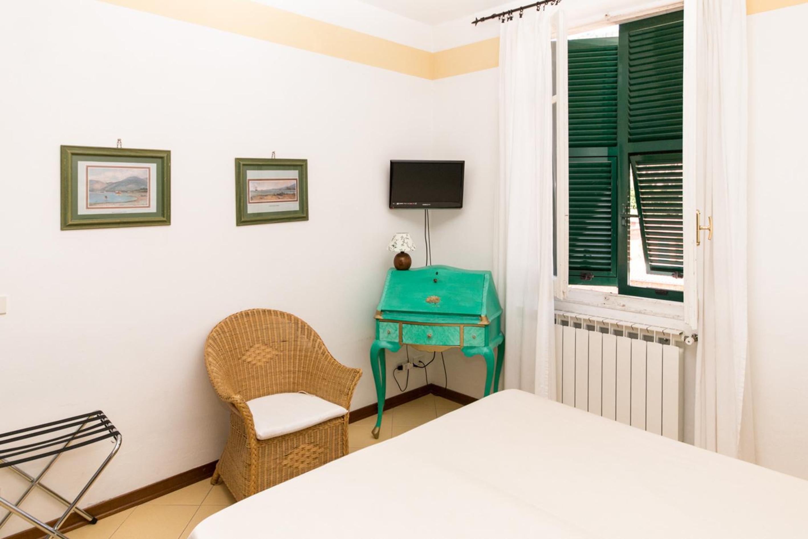 Classic Double Room - Photo 11