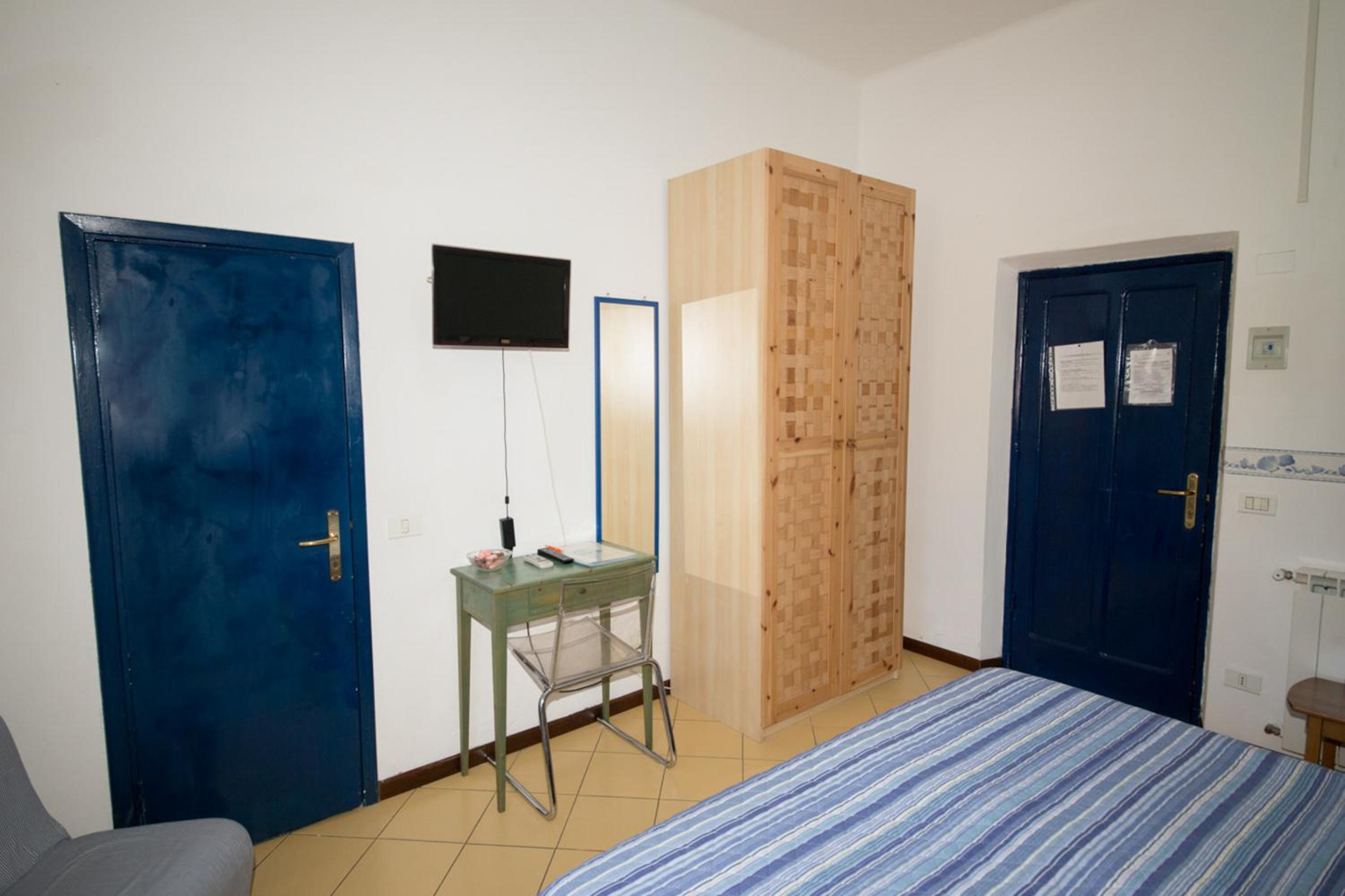 Classic Double Room - Photo 14