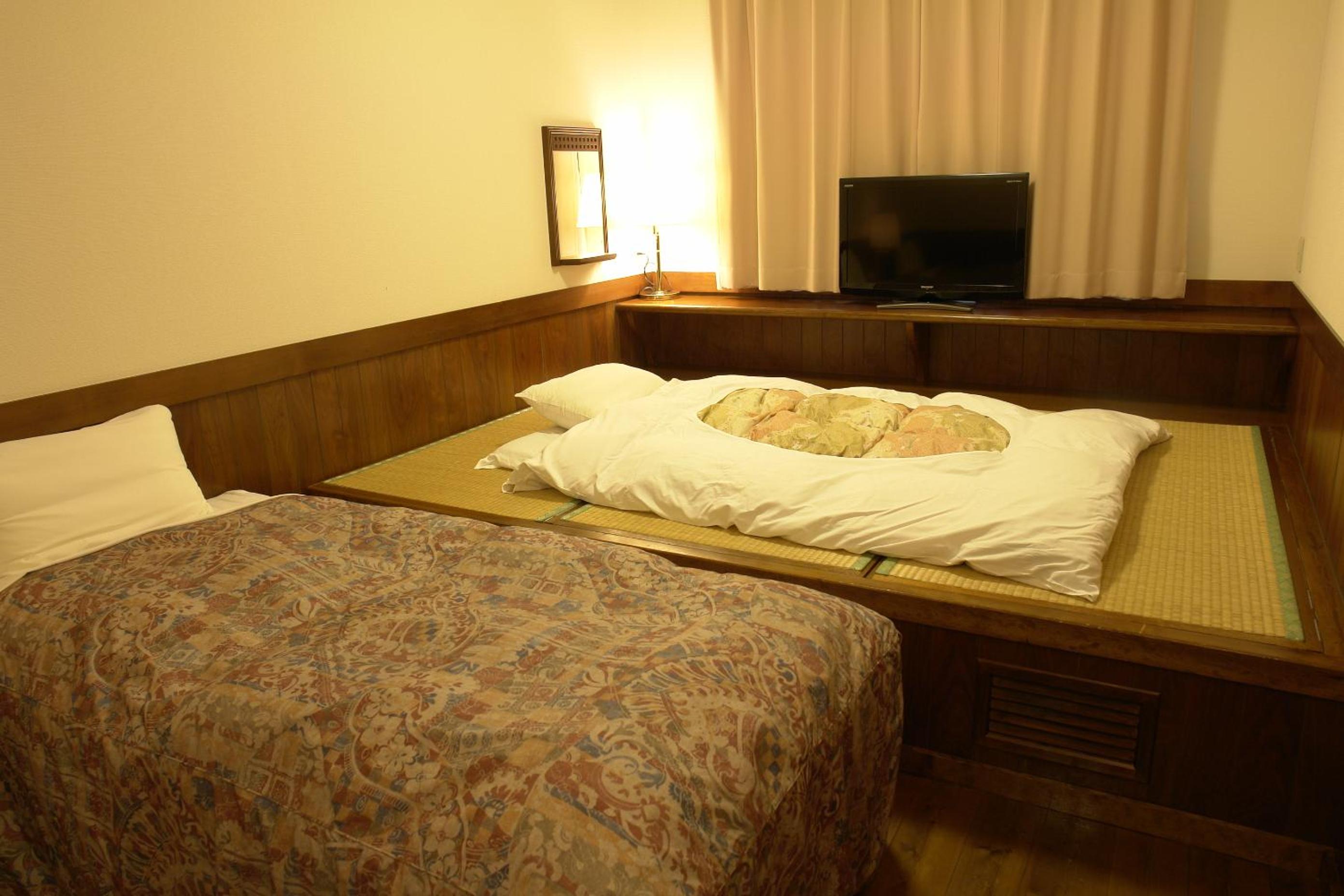 Standard Room with Tatami Area - Photo 3