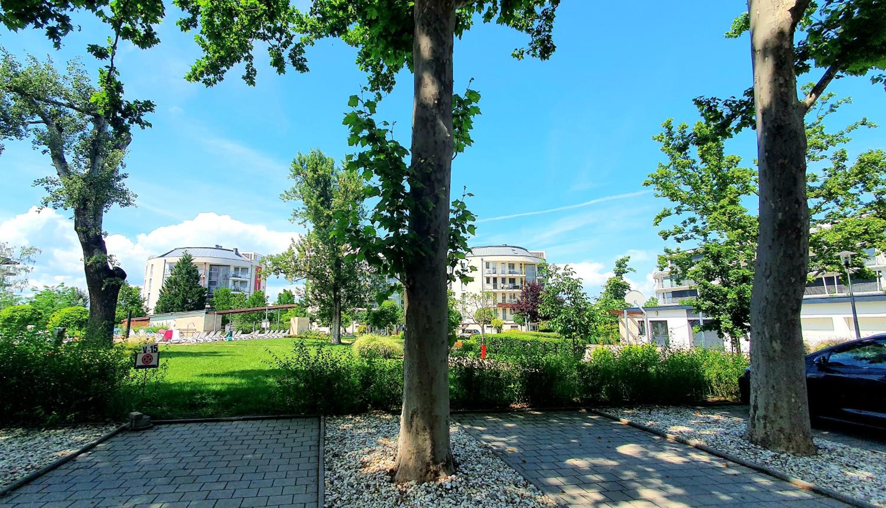 Two-Bedroom Apartment with Lake View - Photo 35