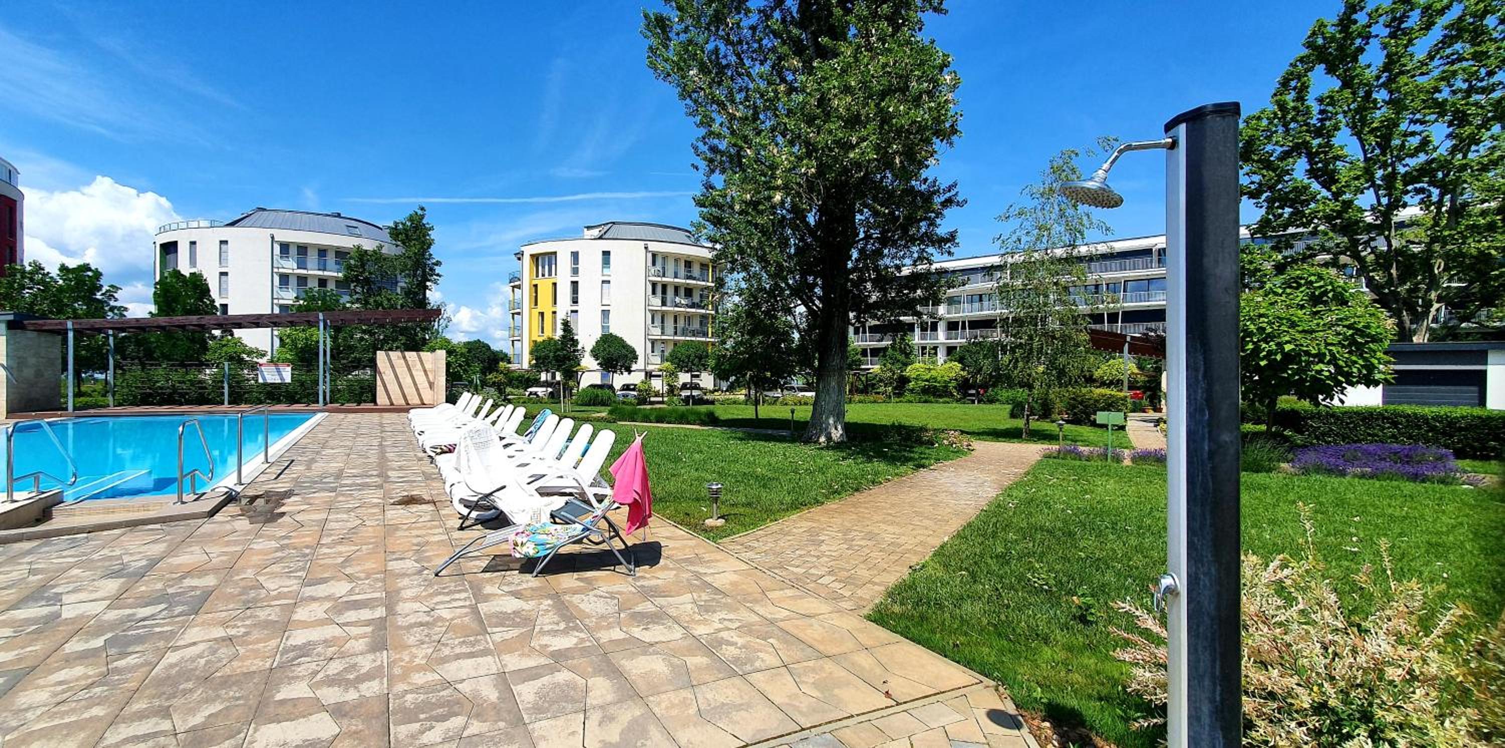 Two-Bedroom Apartment with Lake View - Photo 31