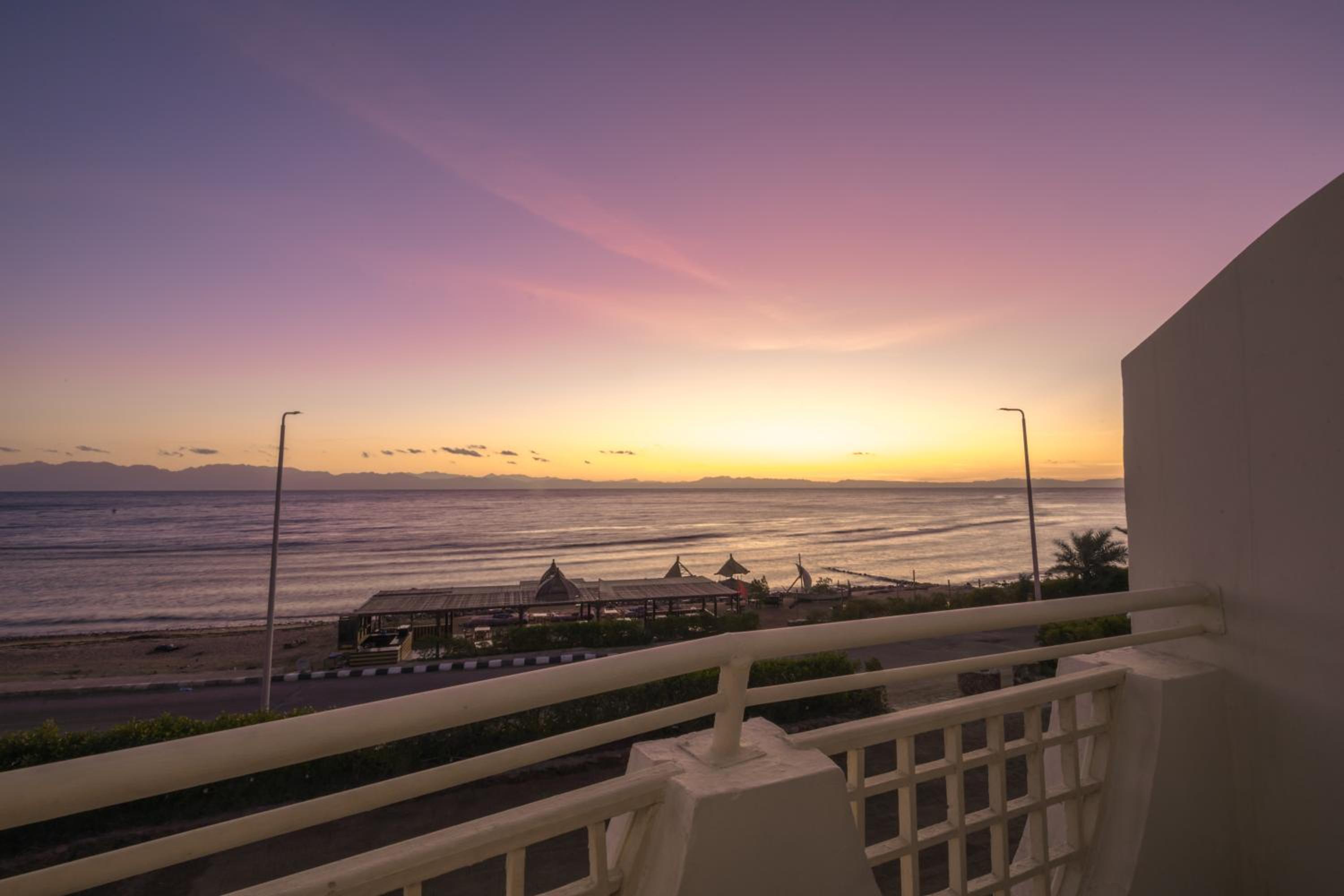 Double Room with Balcony and Sea View - Photo 5