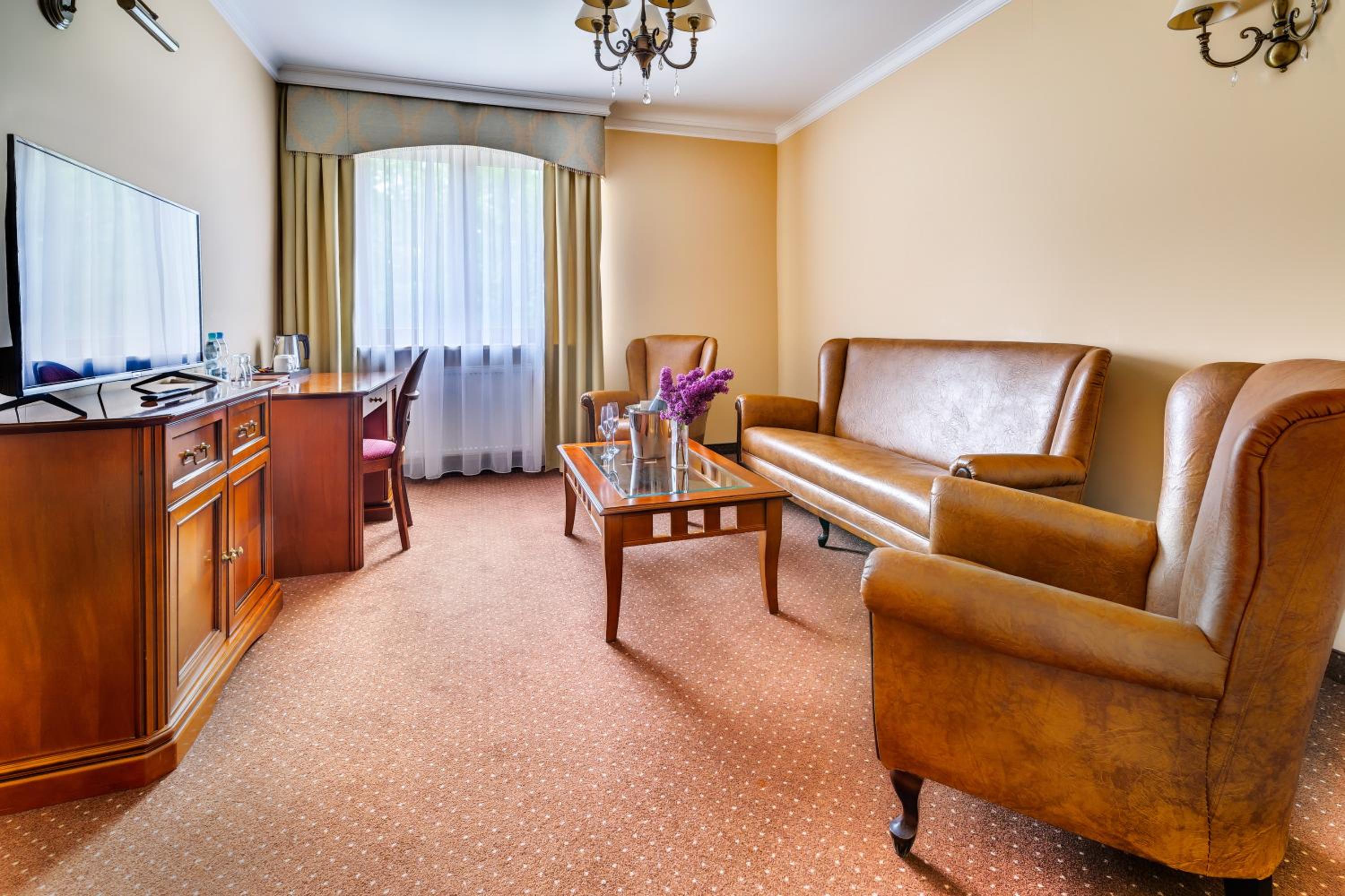 Suite - Photo 2