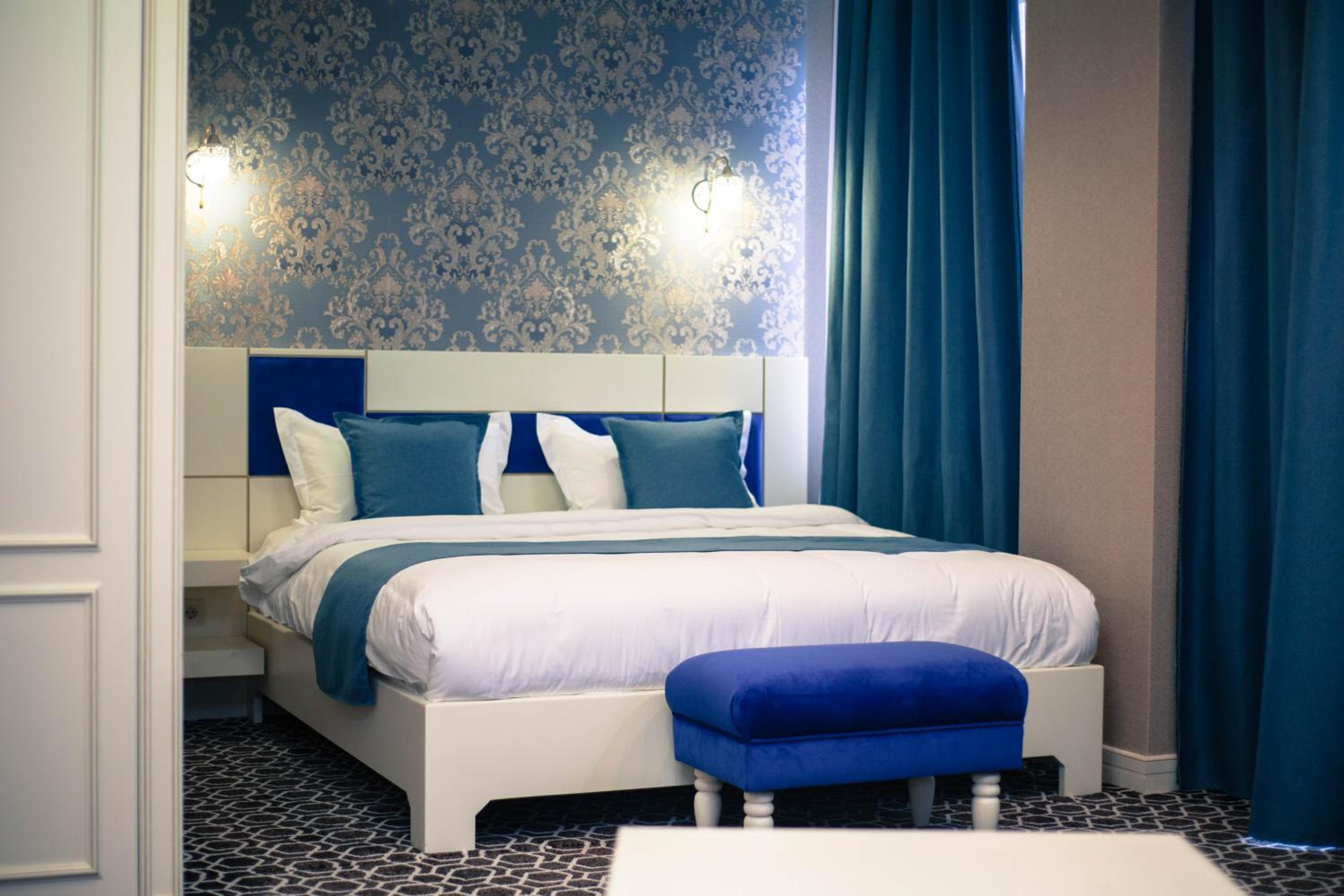King Suite with Balcony photo 1